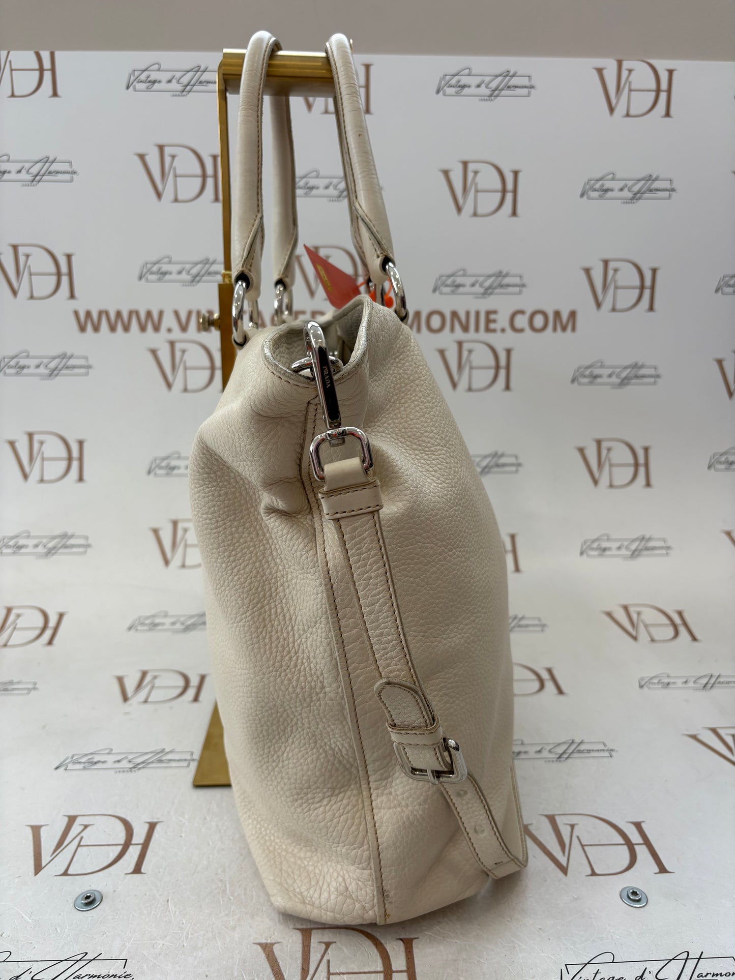 018352 - Prada Tote White
