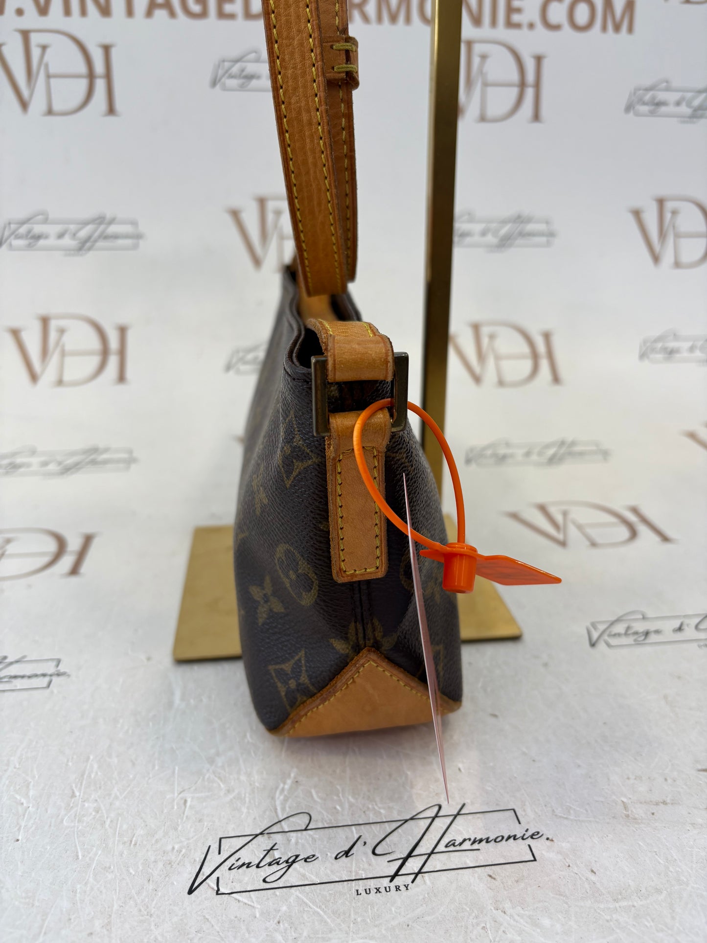 018323 - Louis Vuitton Trotteur