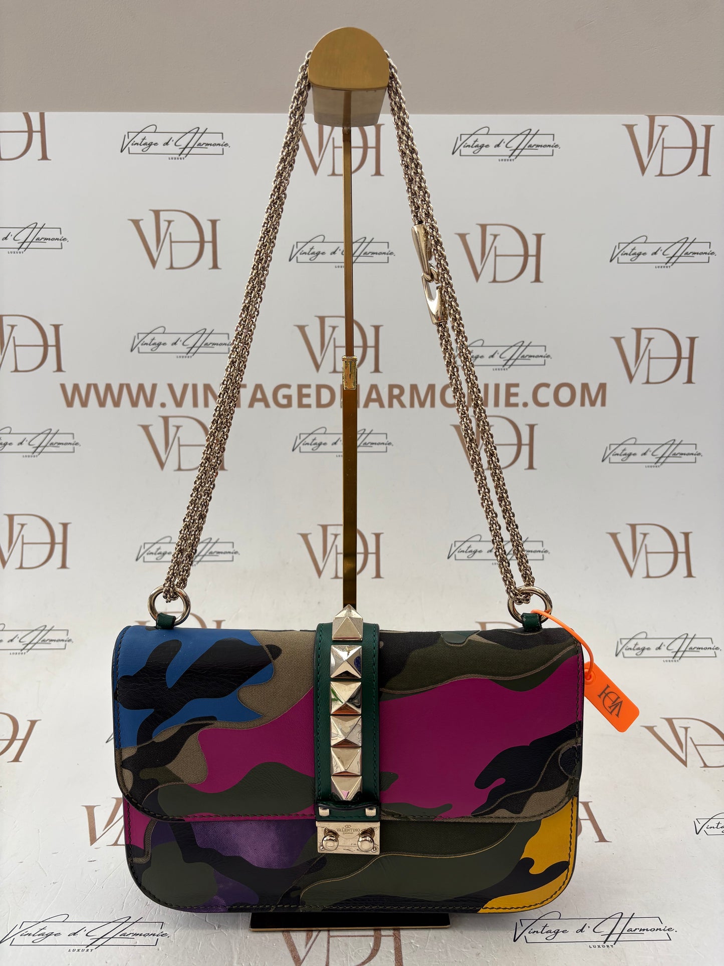 201268 - Valentino Glam Lock