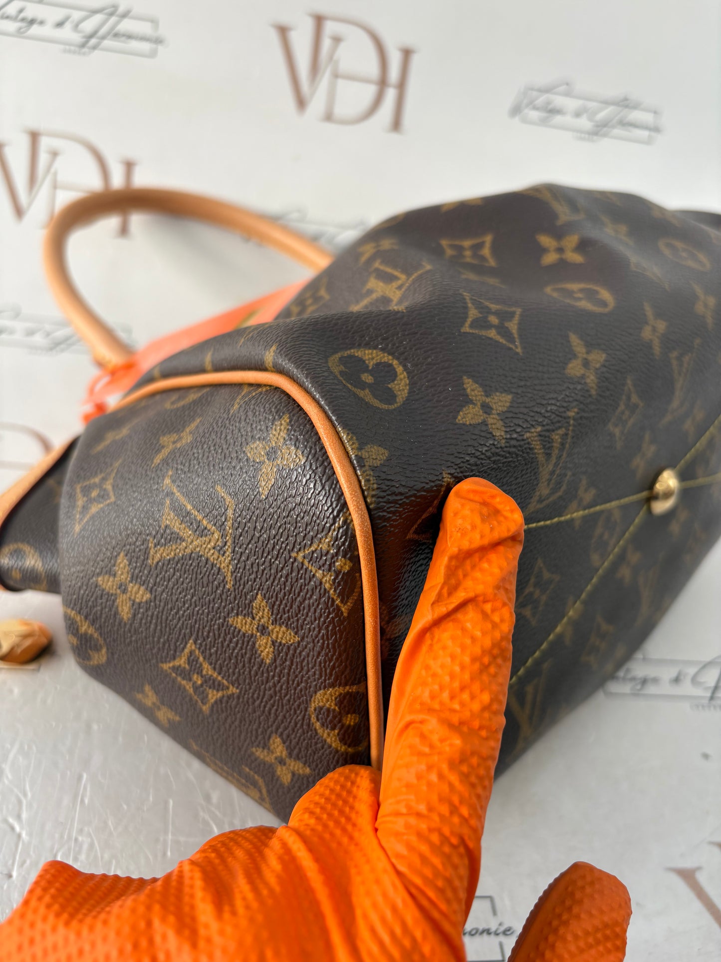 018870 - Louis Vuitton Tivoli PM