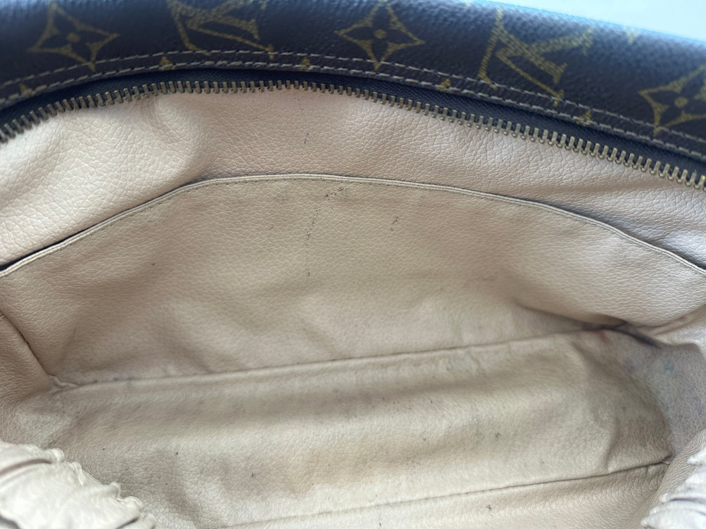 Louis Vuitton Trousse Toilette 28