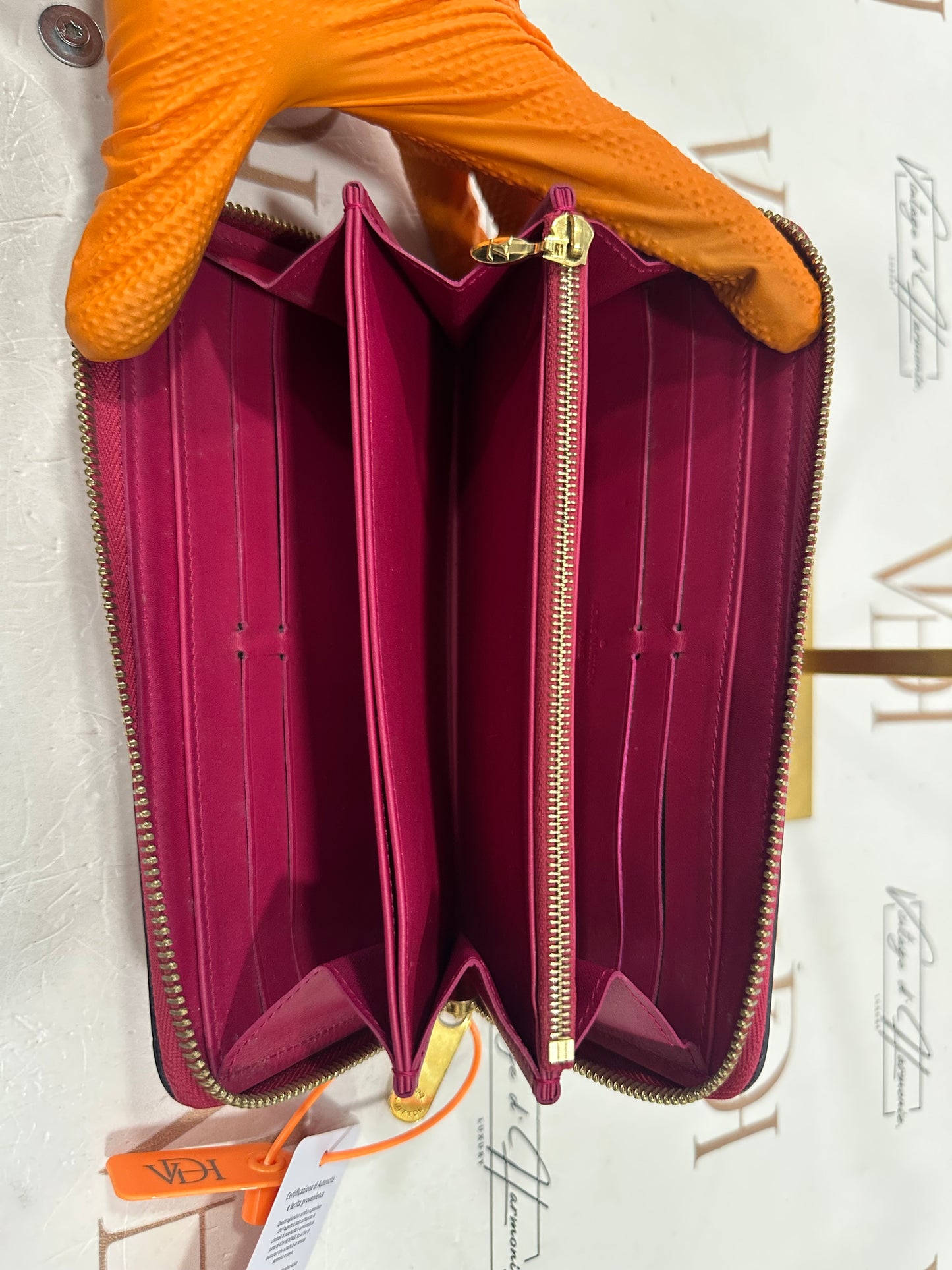 383983 - Louis Vuitton Zippy Wallet