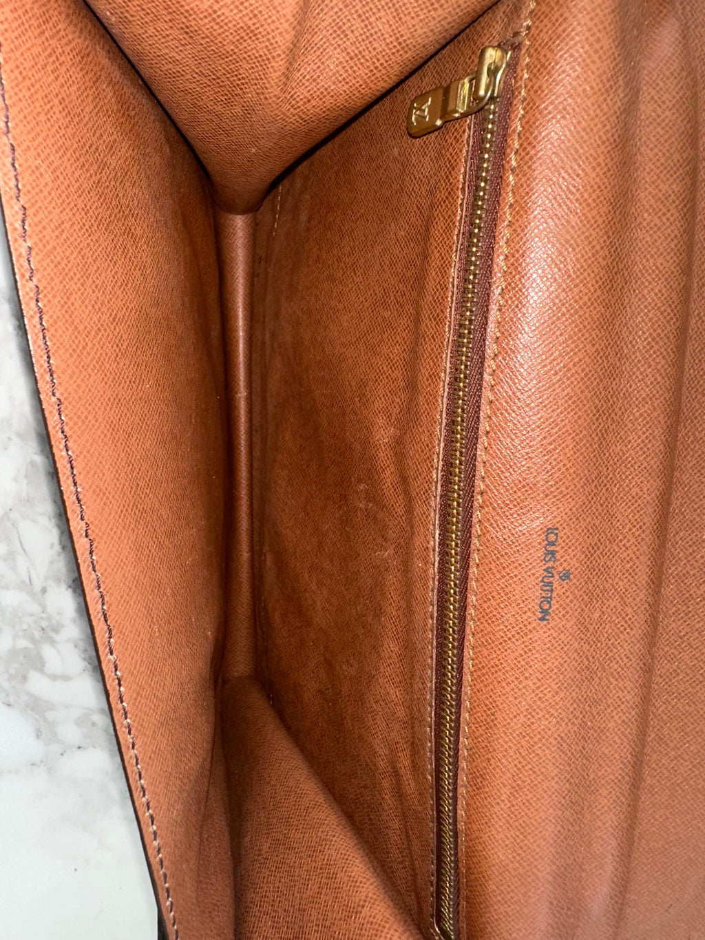 Louis Vuitton Monceau 28