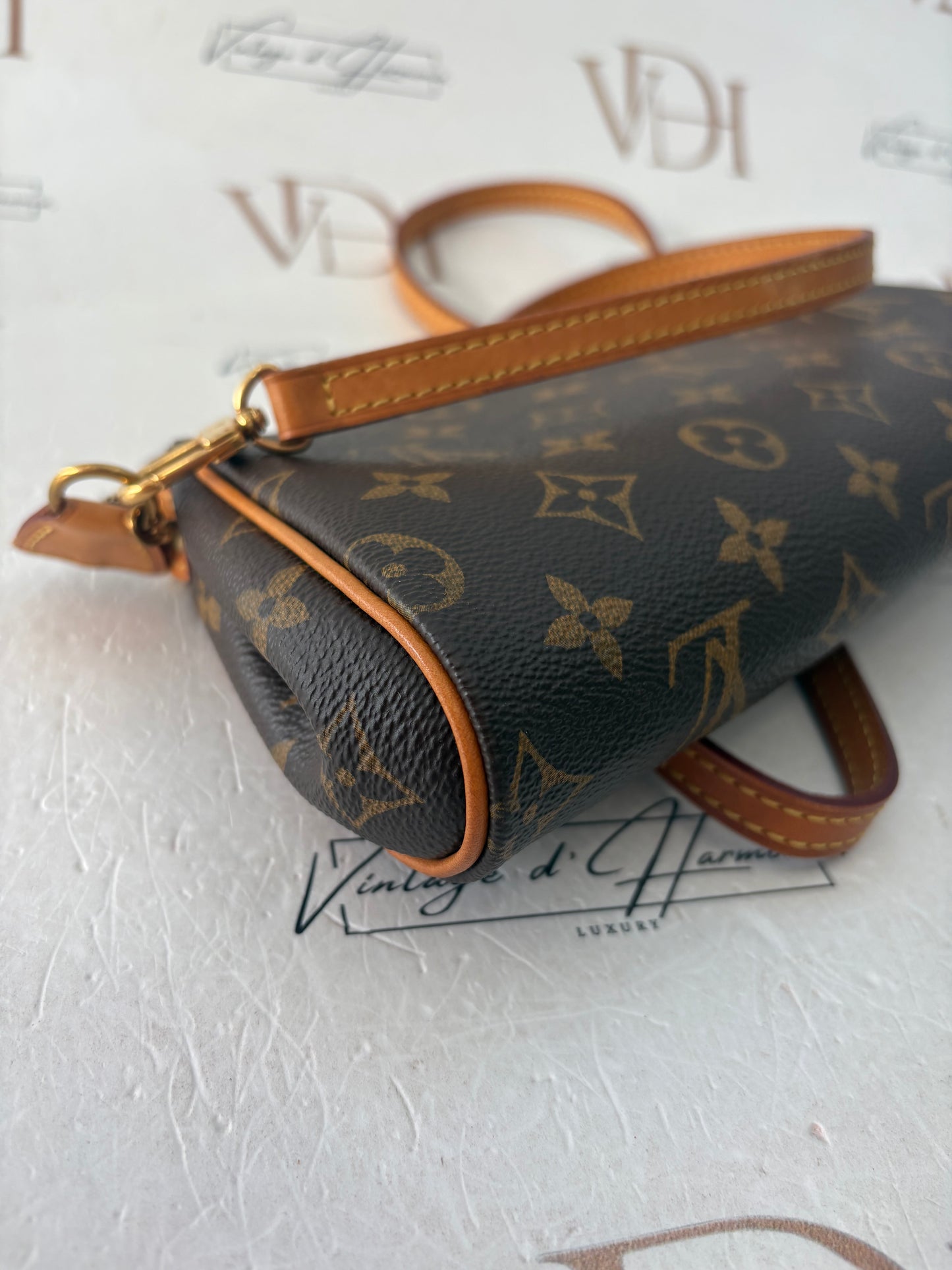 016927 - Louis Vuitton Eva