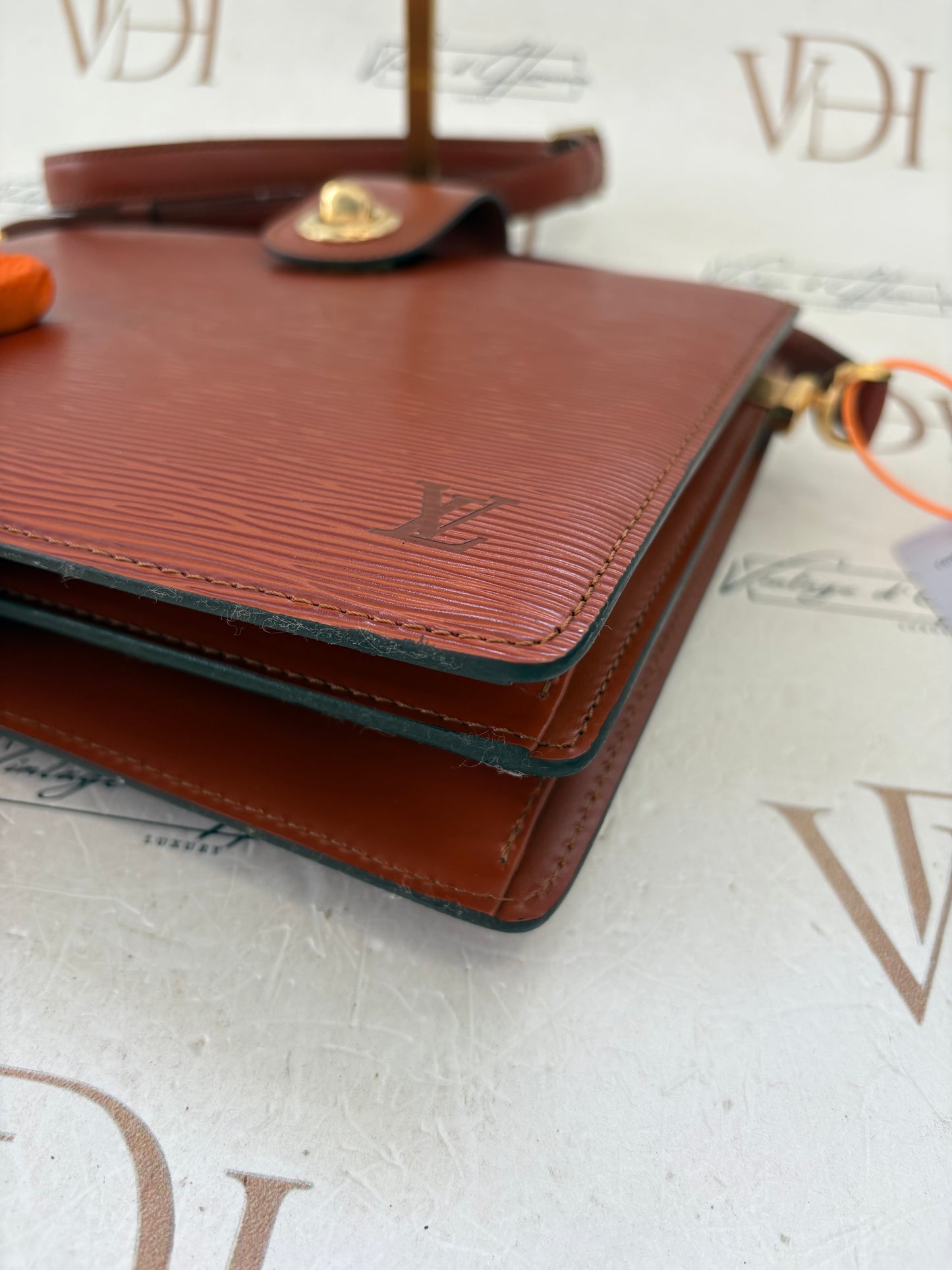 016977 - Louis Vuitton Epi Capuchin