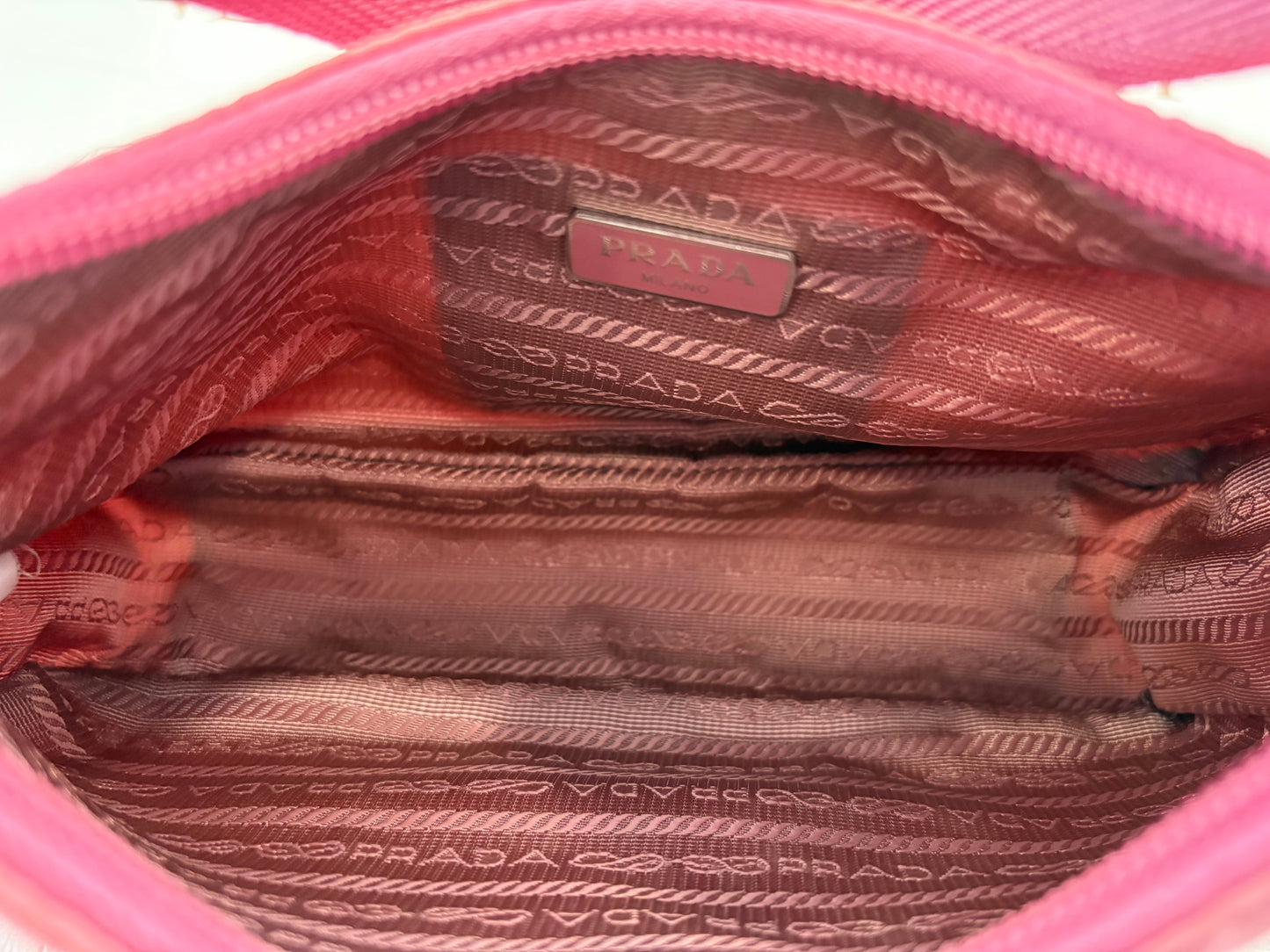 201160 - Prada Re-Edition 2000