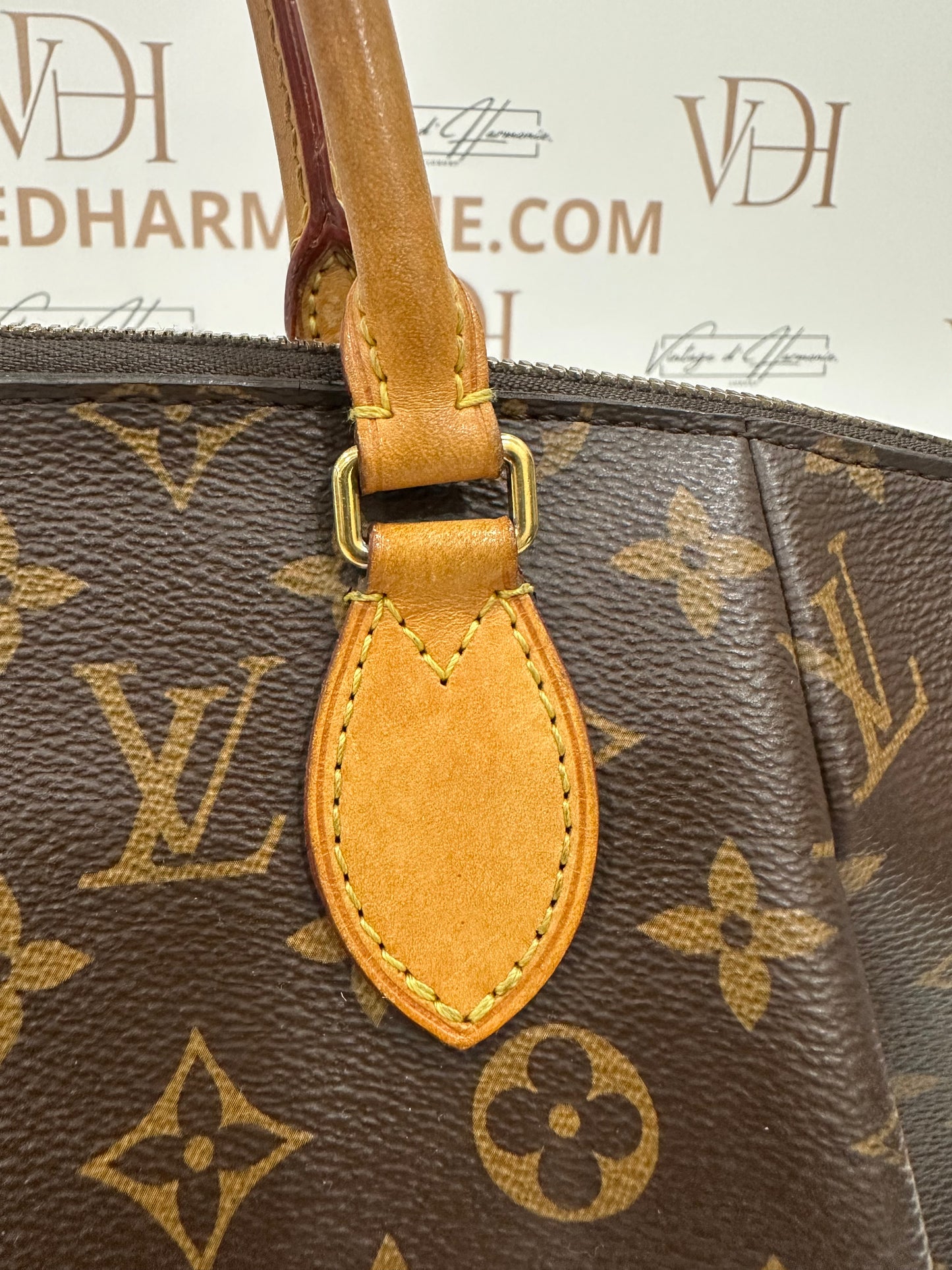 382974 - Louis Vuitton Turenne