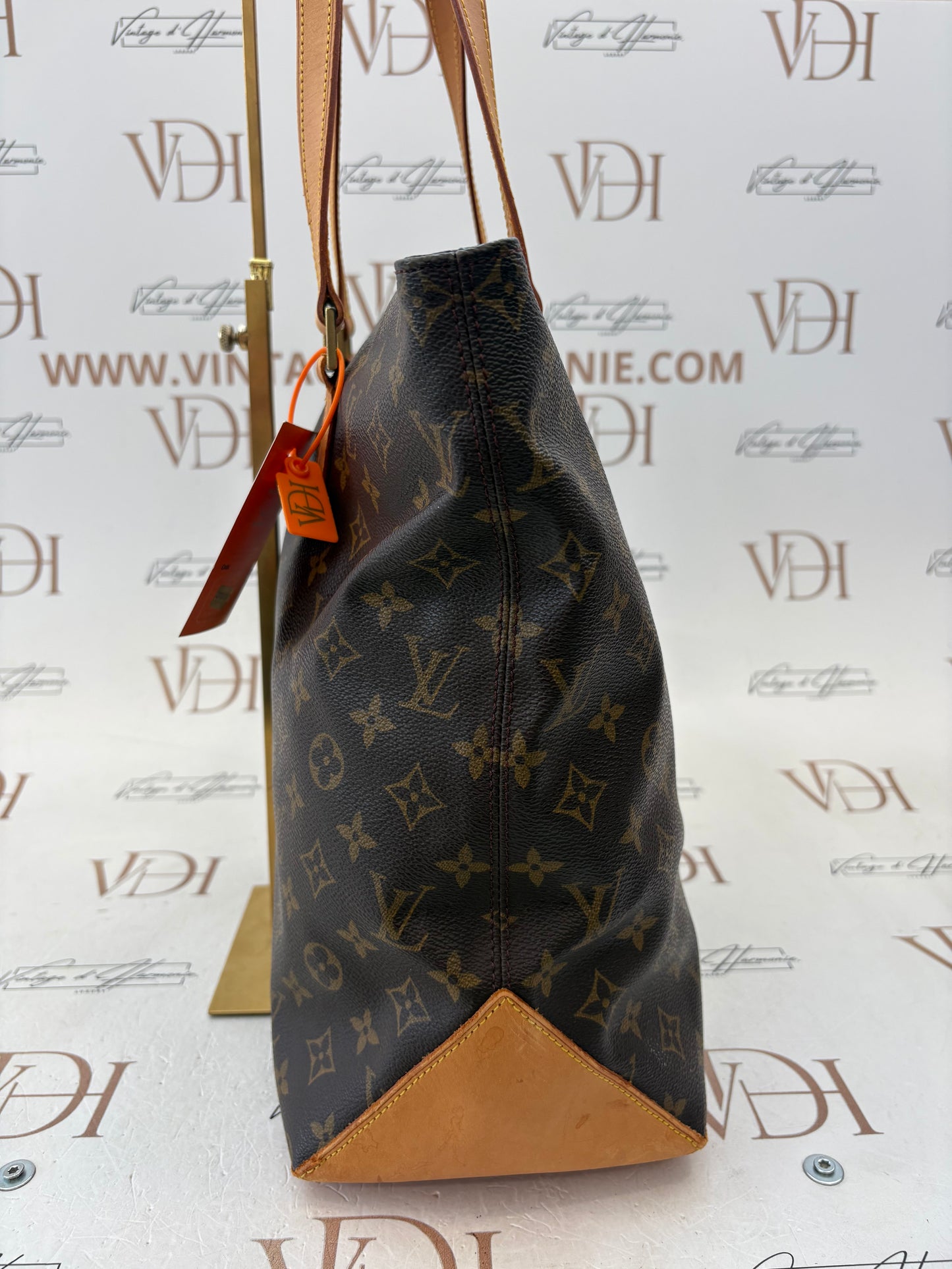 018104 - Louis Vuitton Cabas Mezzo