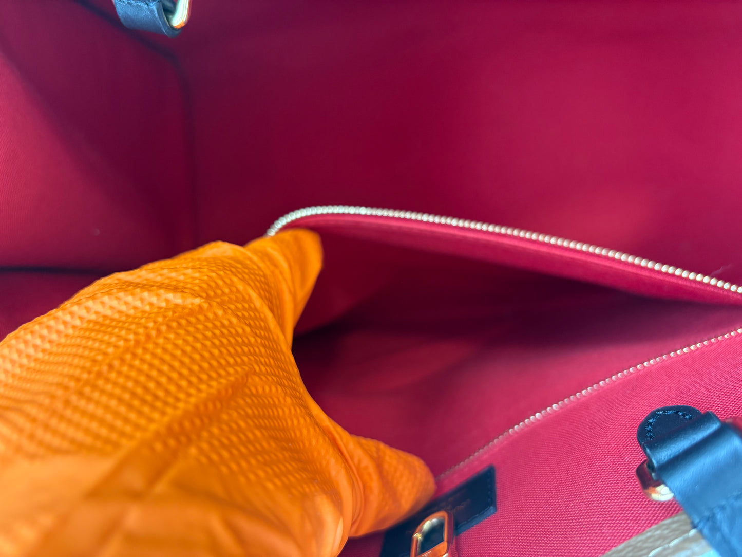 384259 - LV onthego
