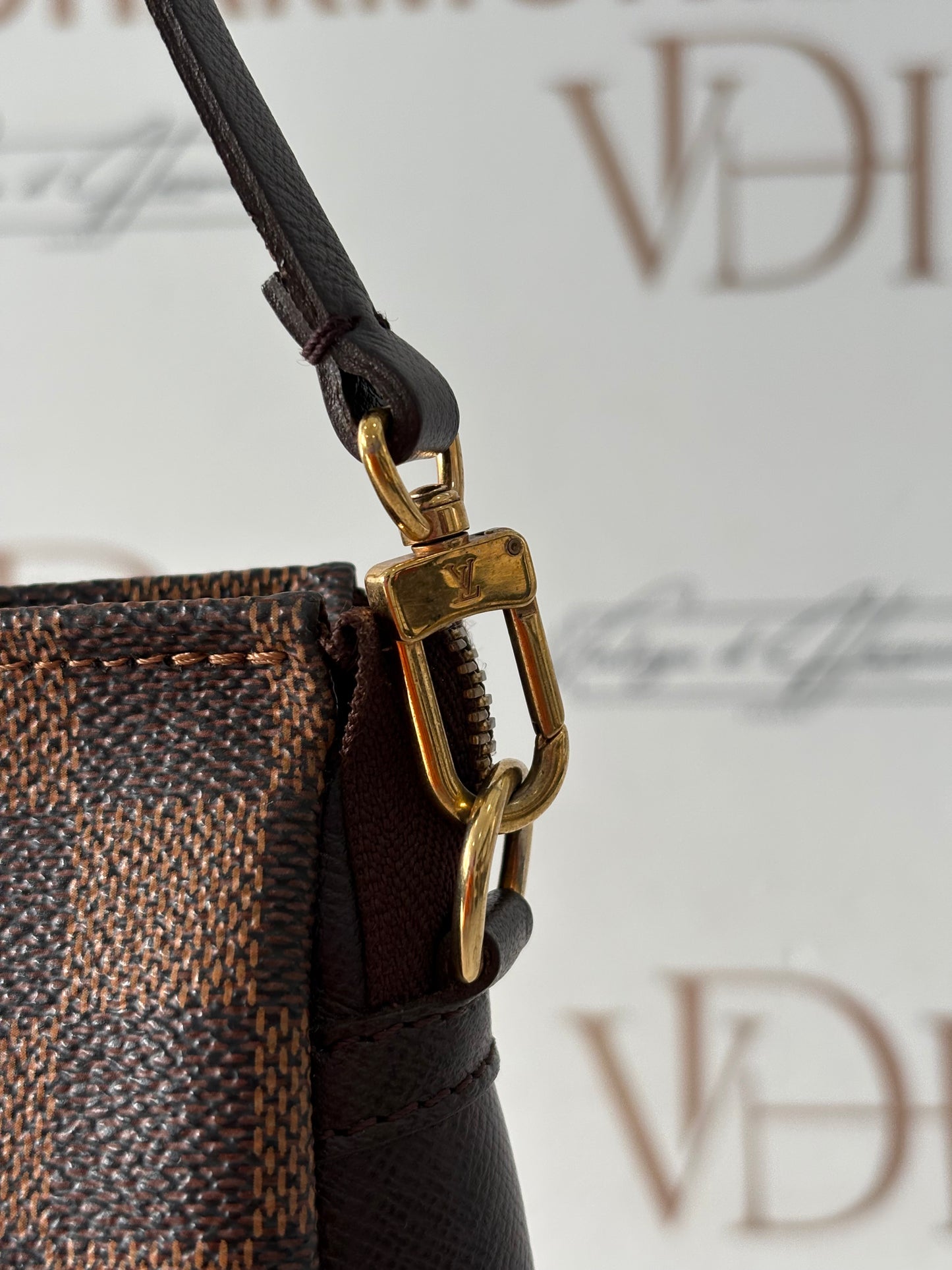 017307 - Louis Vuitton Damier Navona