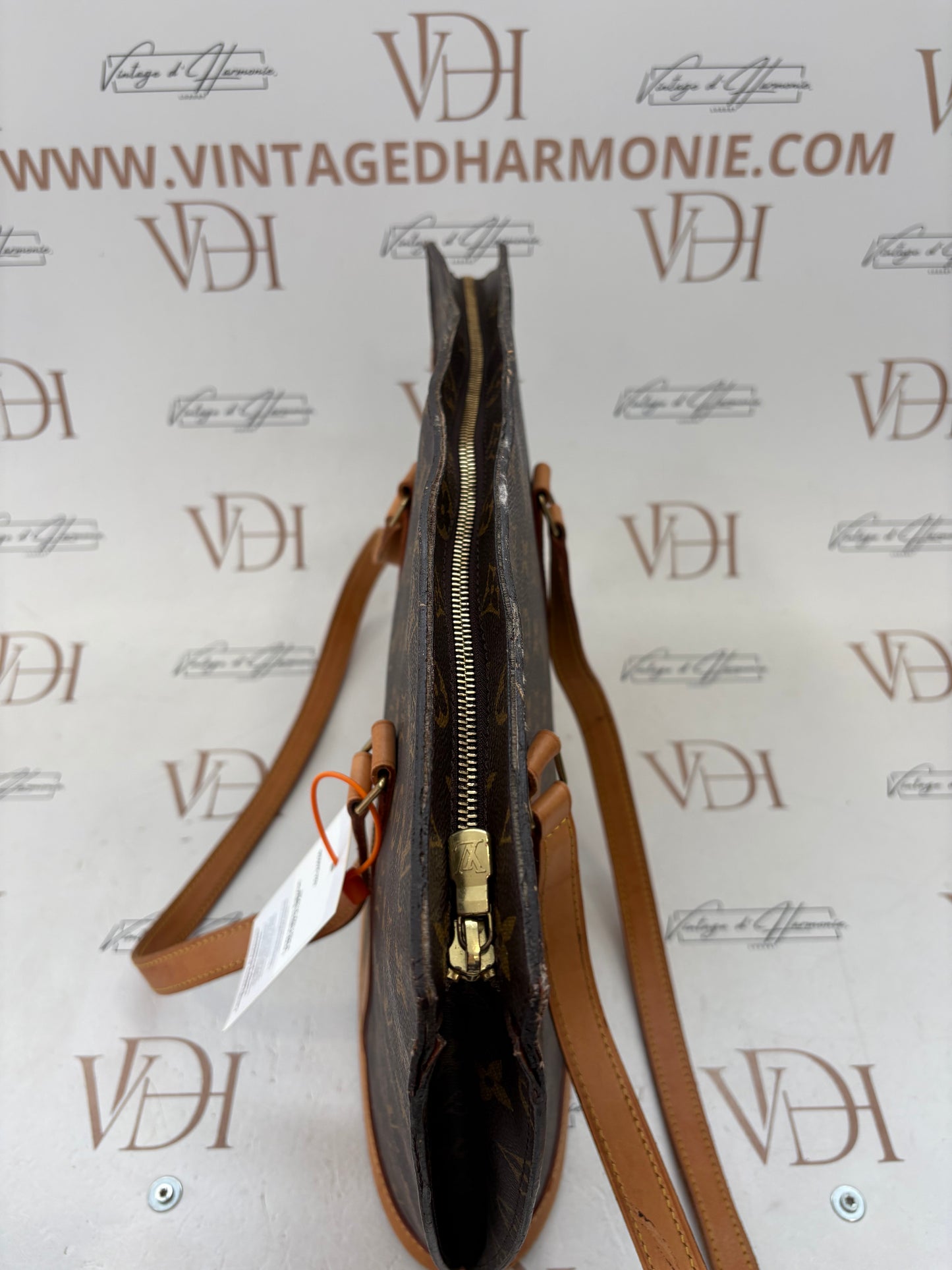 018811 - Louis Vuitton Babylone