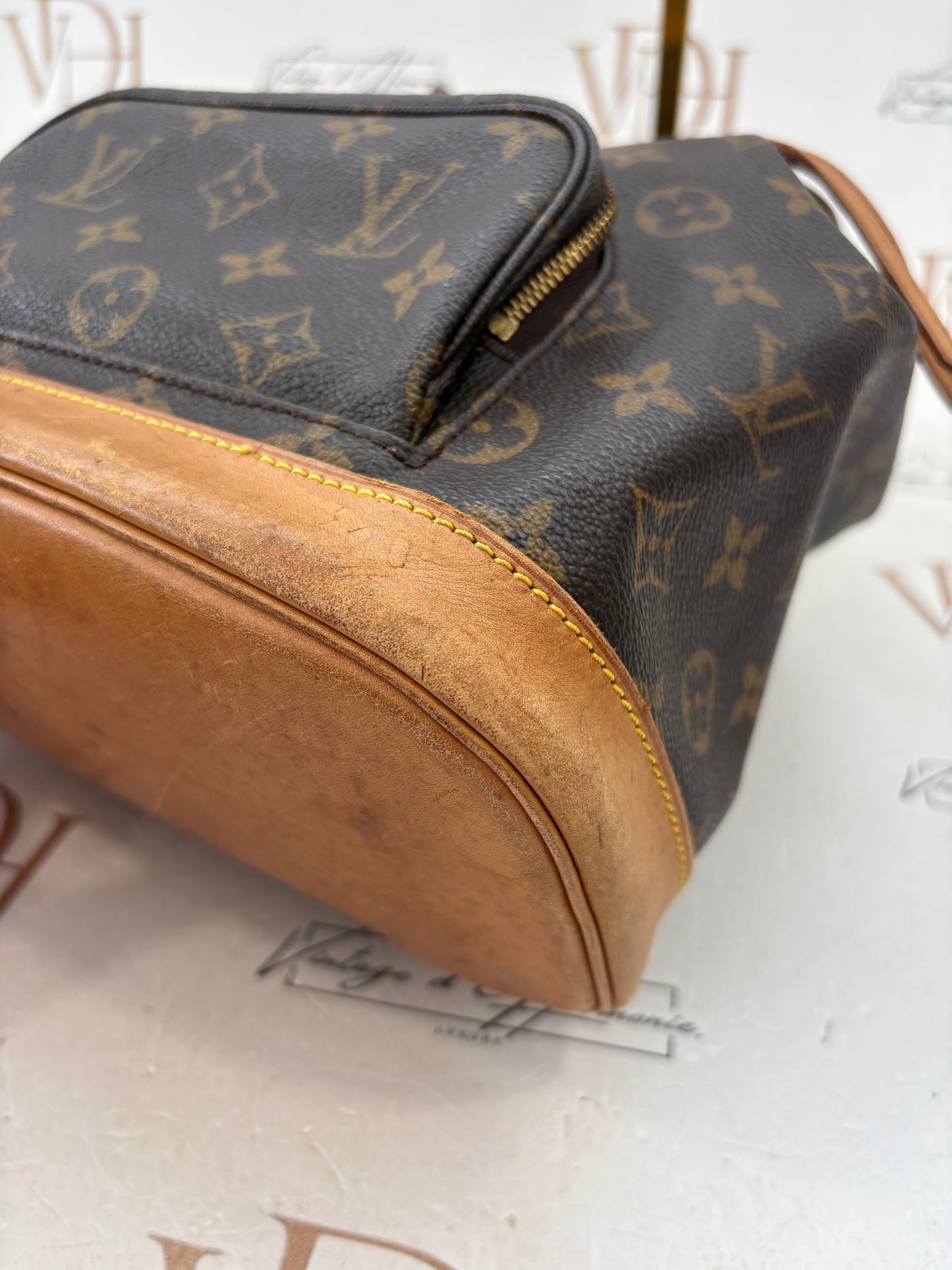 018728 - Louis Vuitton Montsouris MM