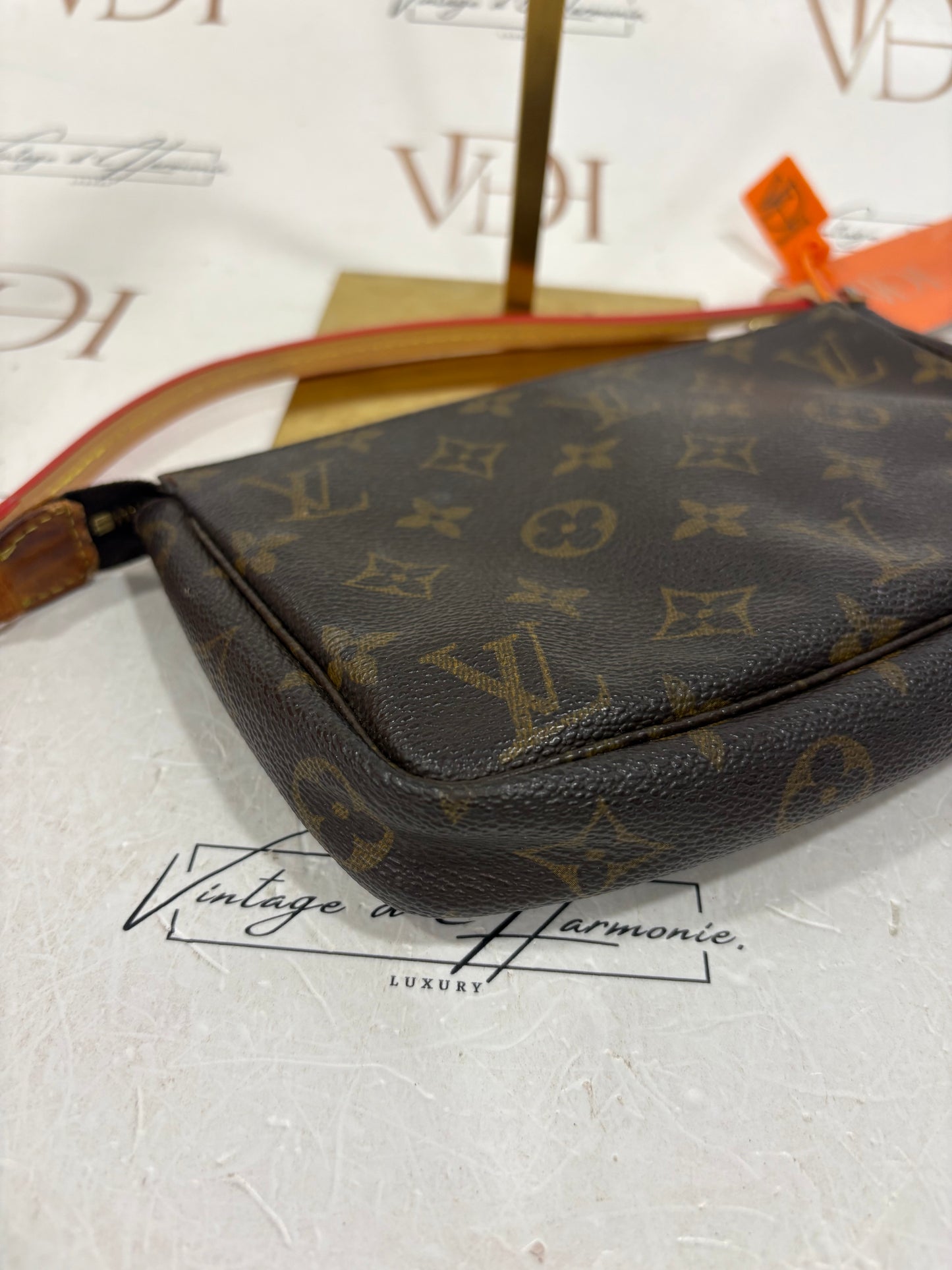 018980 - Louis Vuitton Pochette Accessoires