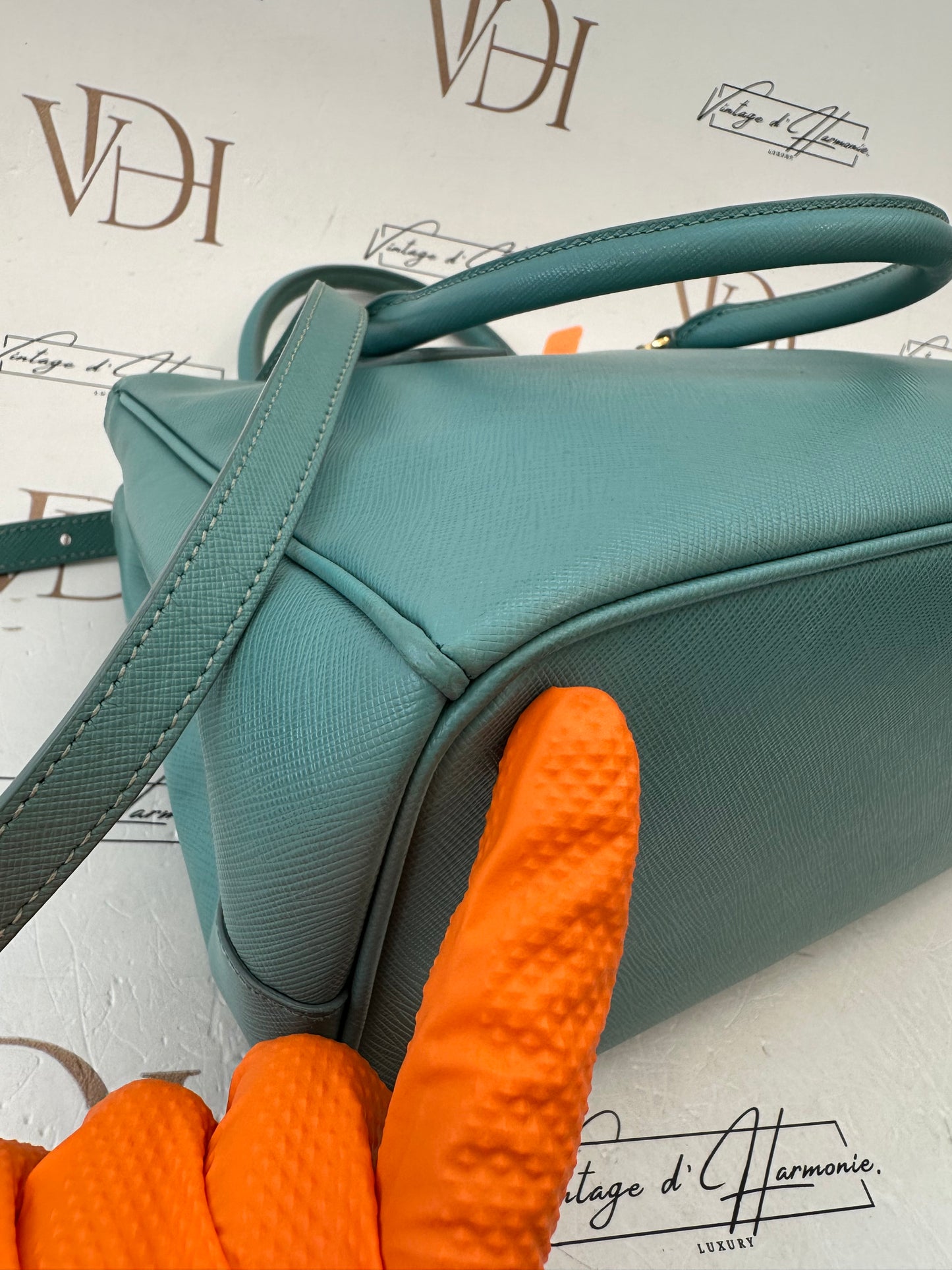 382947 - Prada Galleria