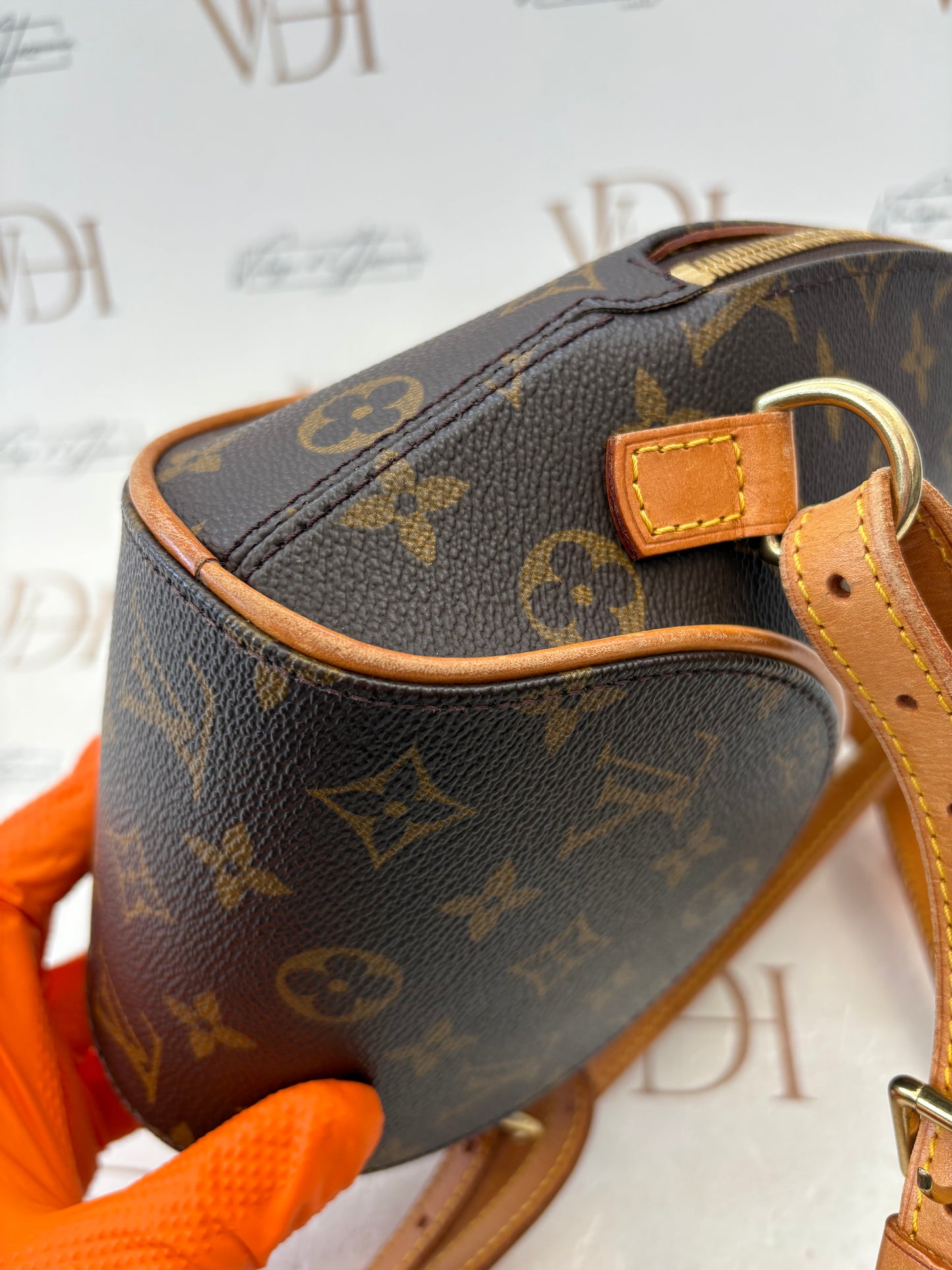 018994 - Louis Vuitton Ellipse