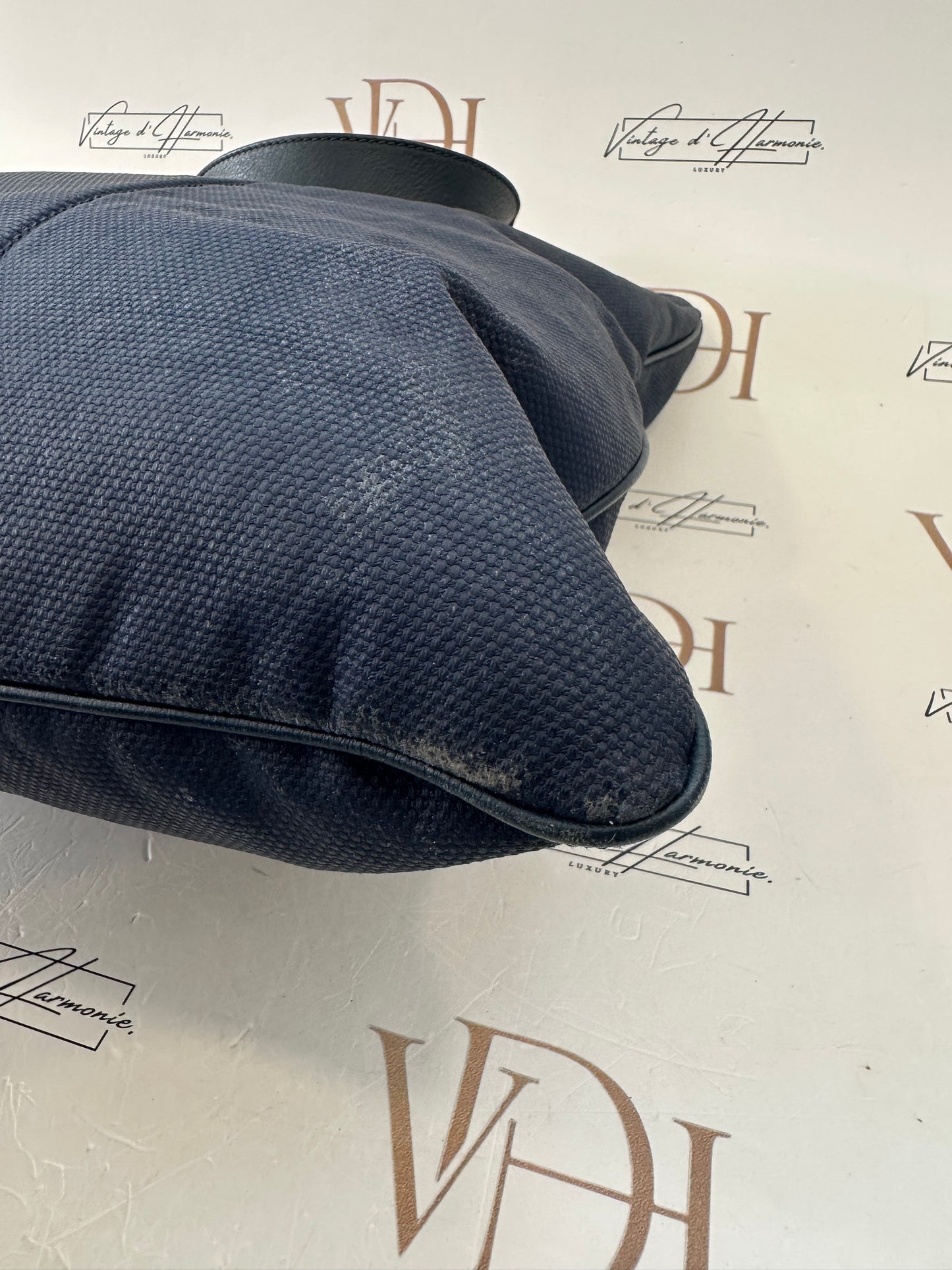 102619 - Saint Laurent Y-Stitch