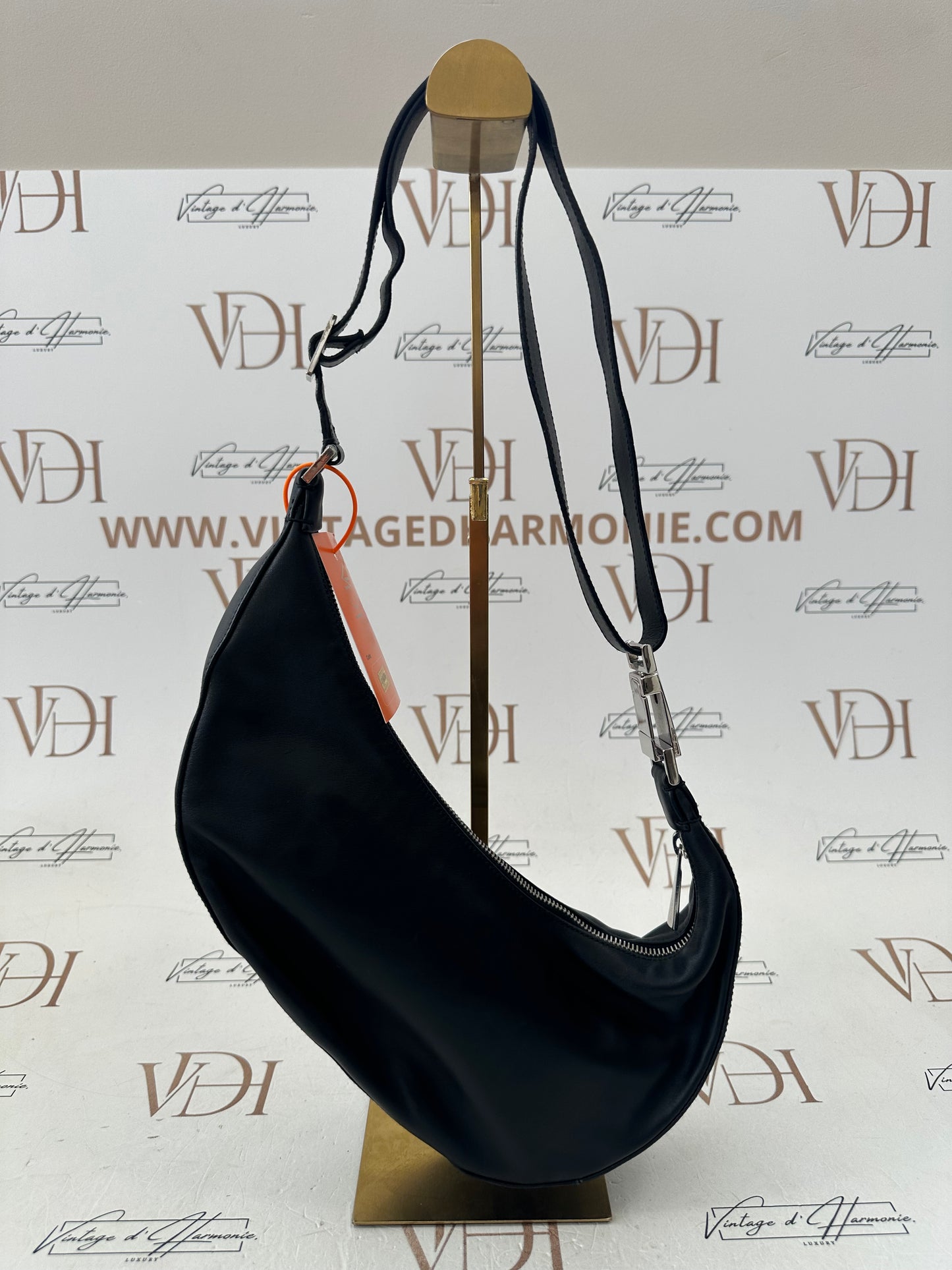 018086 - Salvatore Ferragamo Black