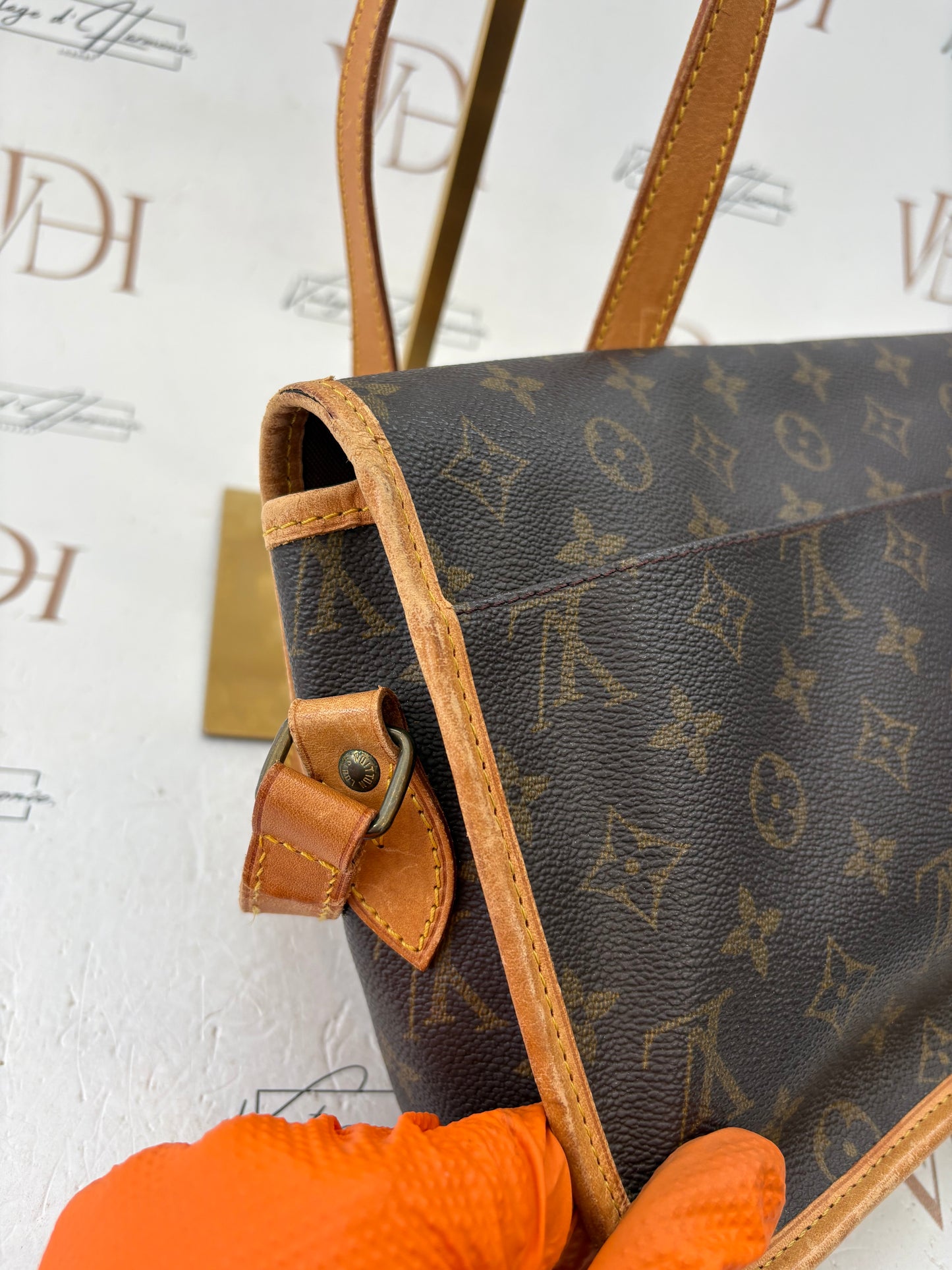 018262 - Louis Vuitton Gibeciere MM