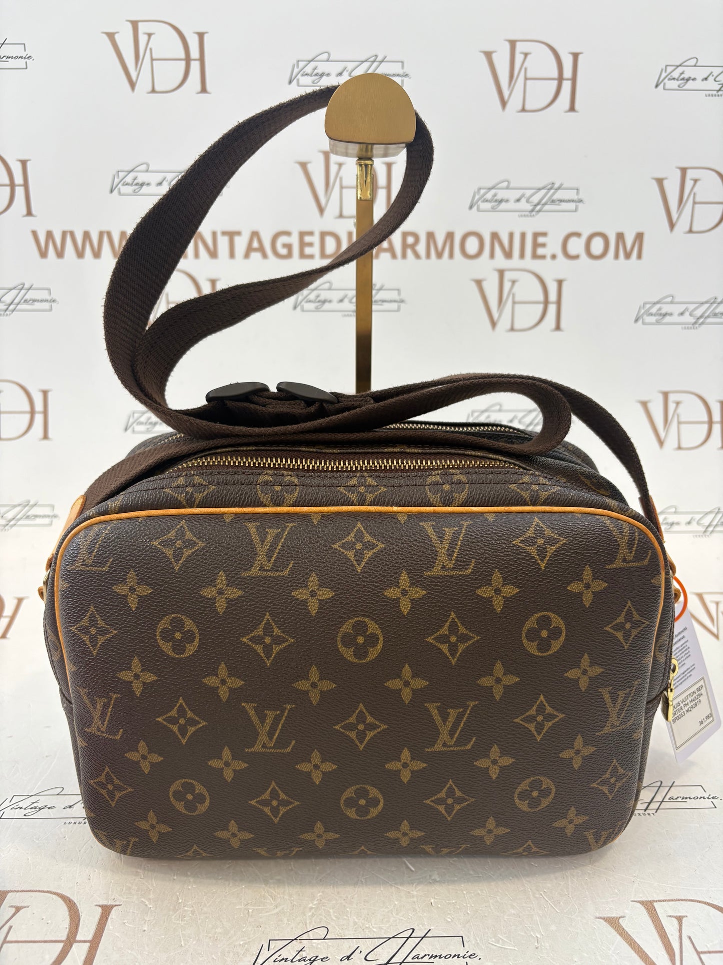 018226 - Louis Vuitton Reporter PM