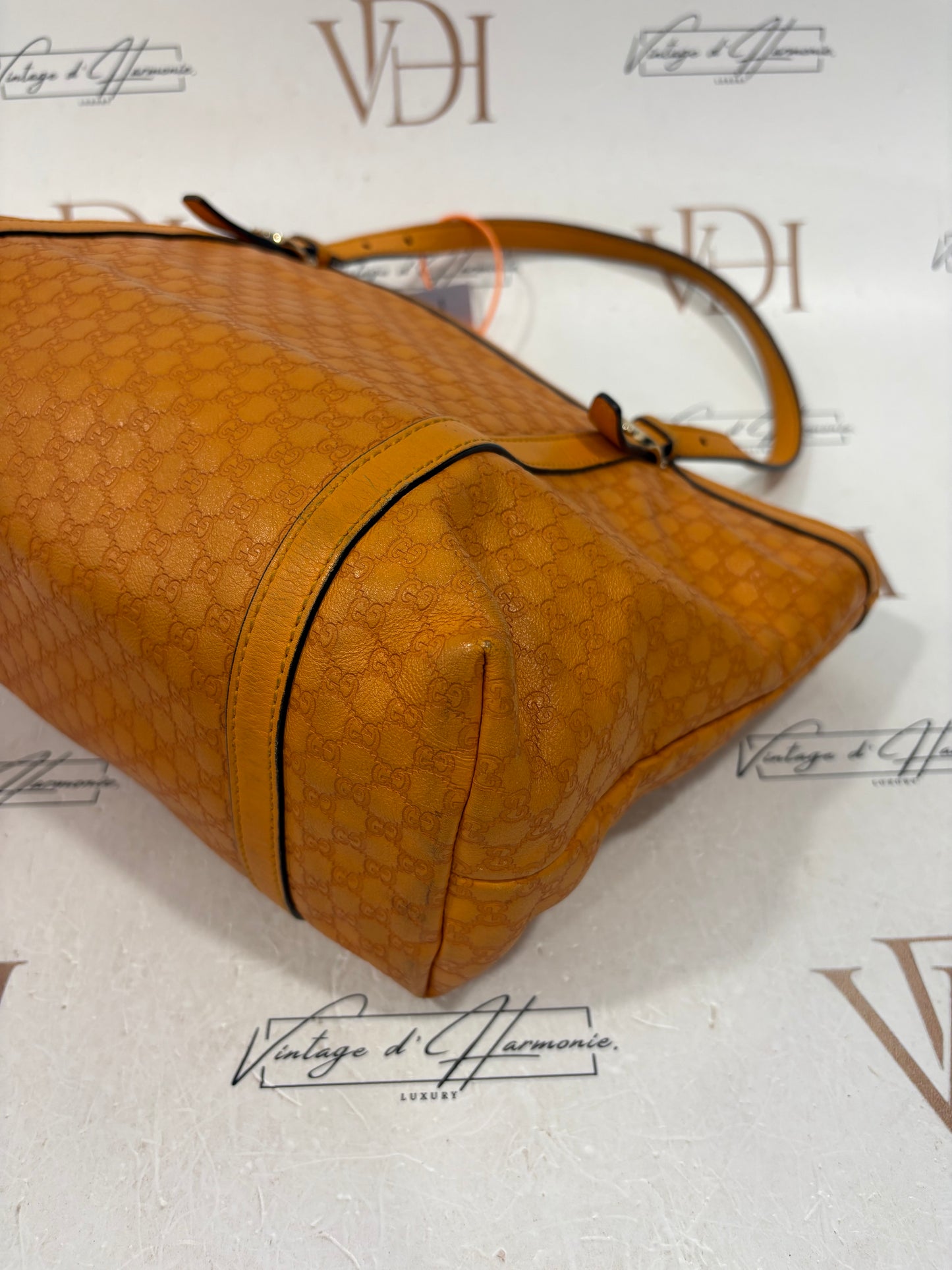 200956 - Gucci Orange