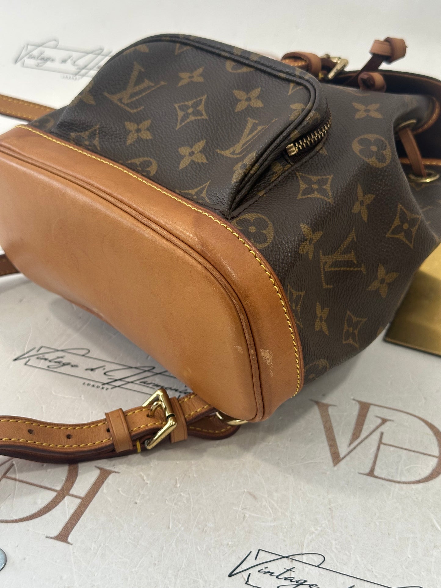 018735 - Louis Vuitton Montsouris