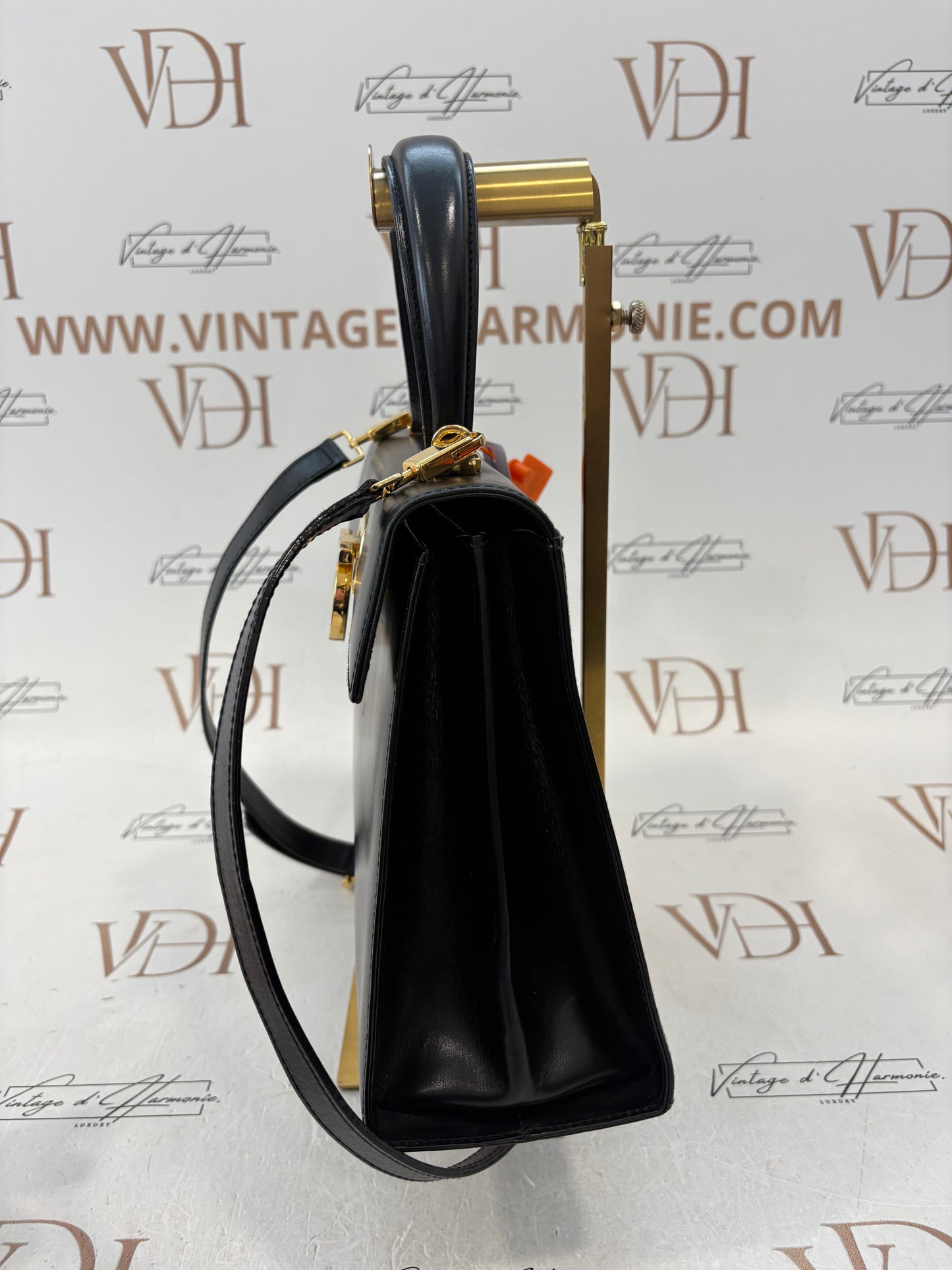 018195 - Salvatore Ferragamo Black Gancini