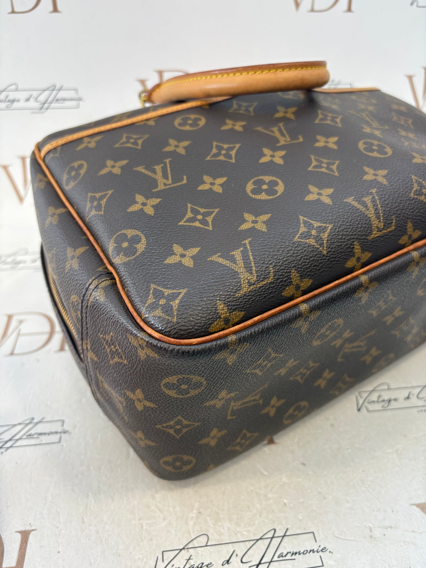 018276 - Louis Vuitton Deauville