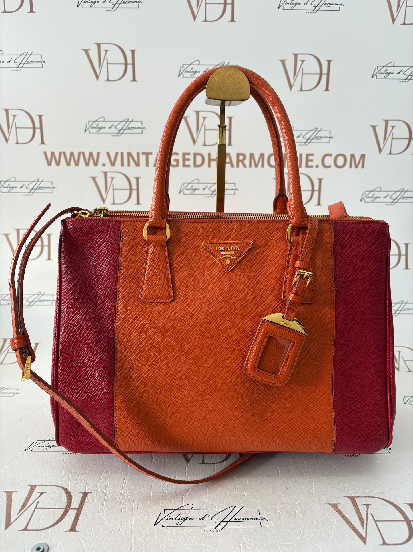 382869 - Prada Galleria