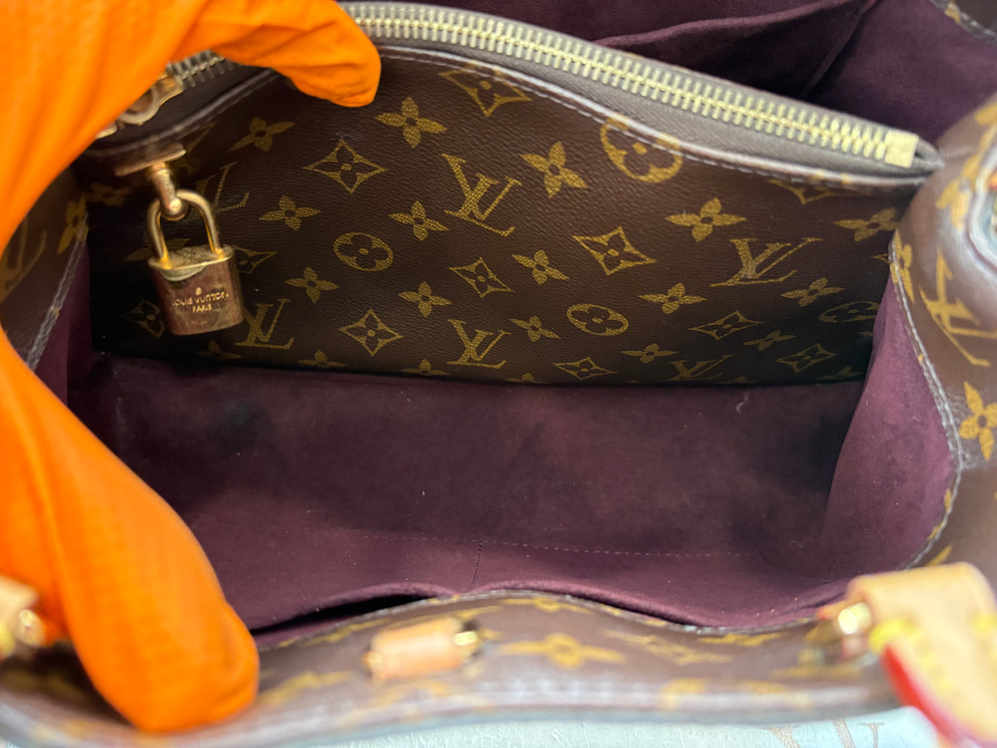 018367 - Louis Vuitton Montaigne MM