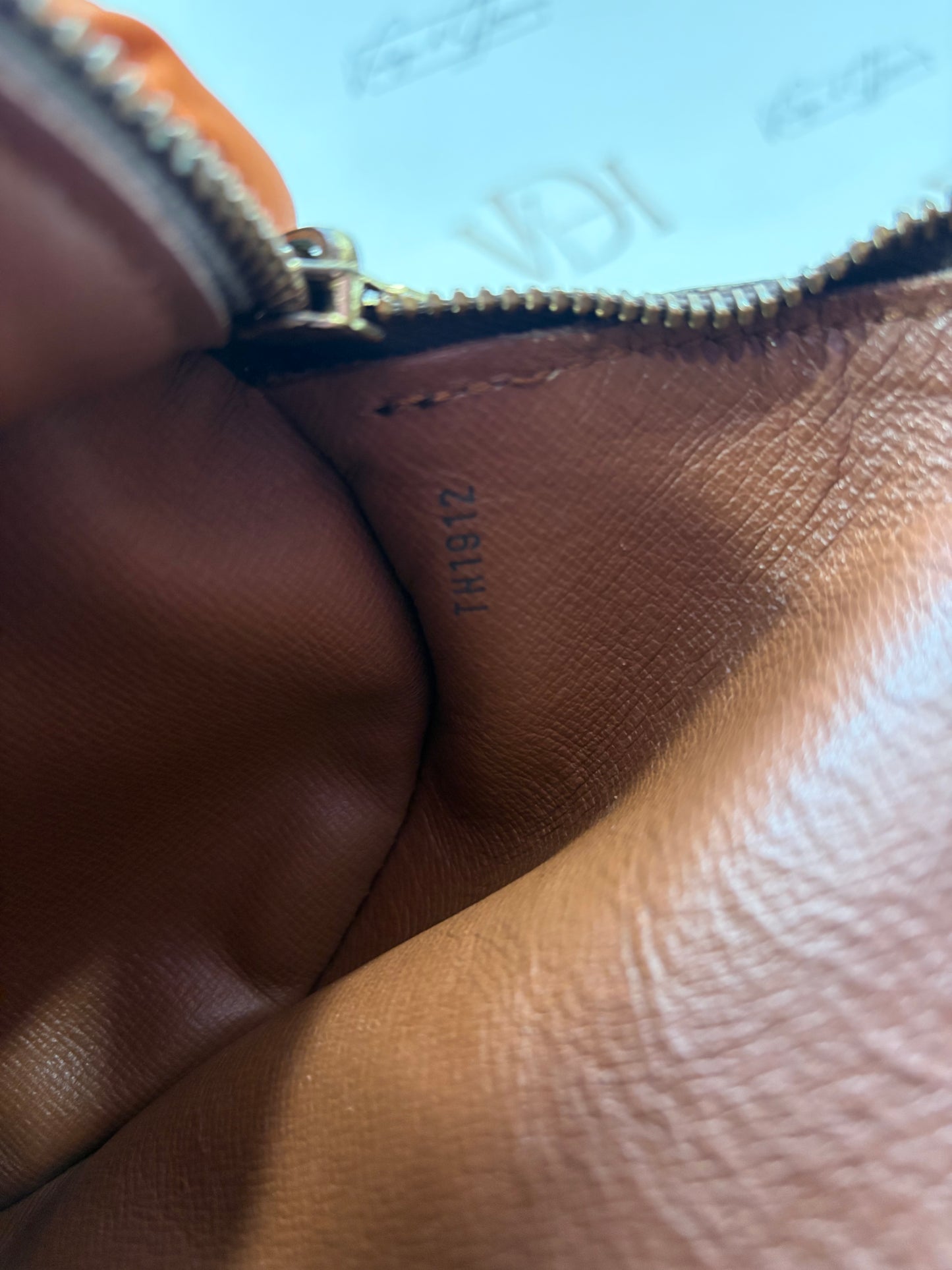 019007 - Louis Vuitton Papillon 26