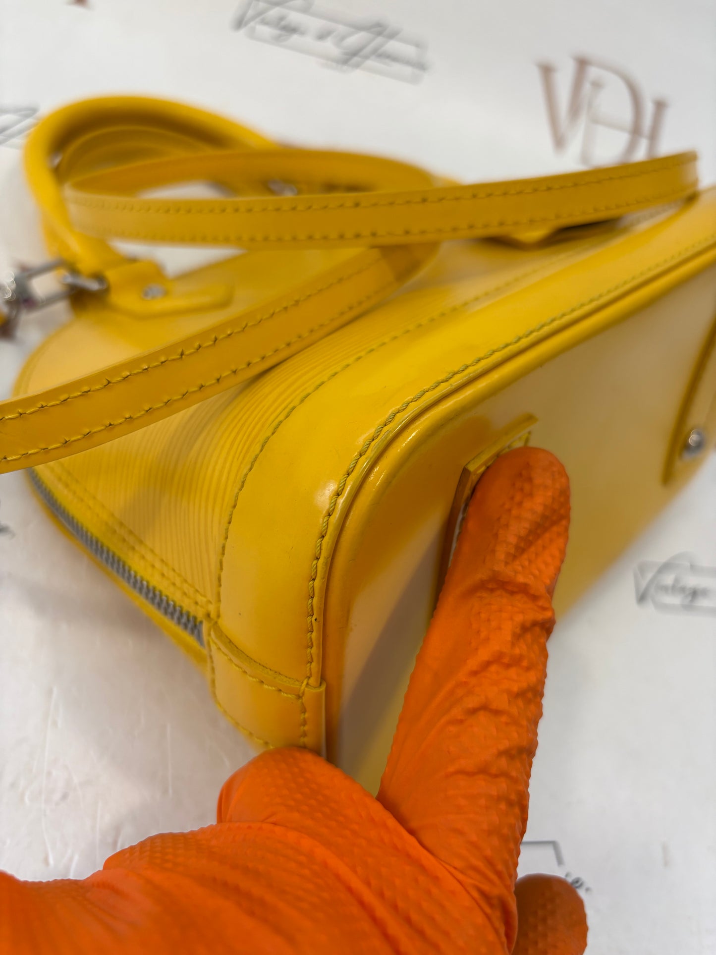 383692 - Louis Vuitton Alma BB Epi Yellow