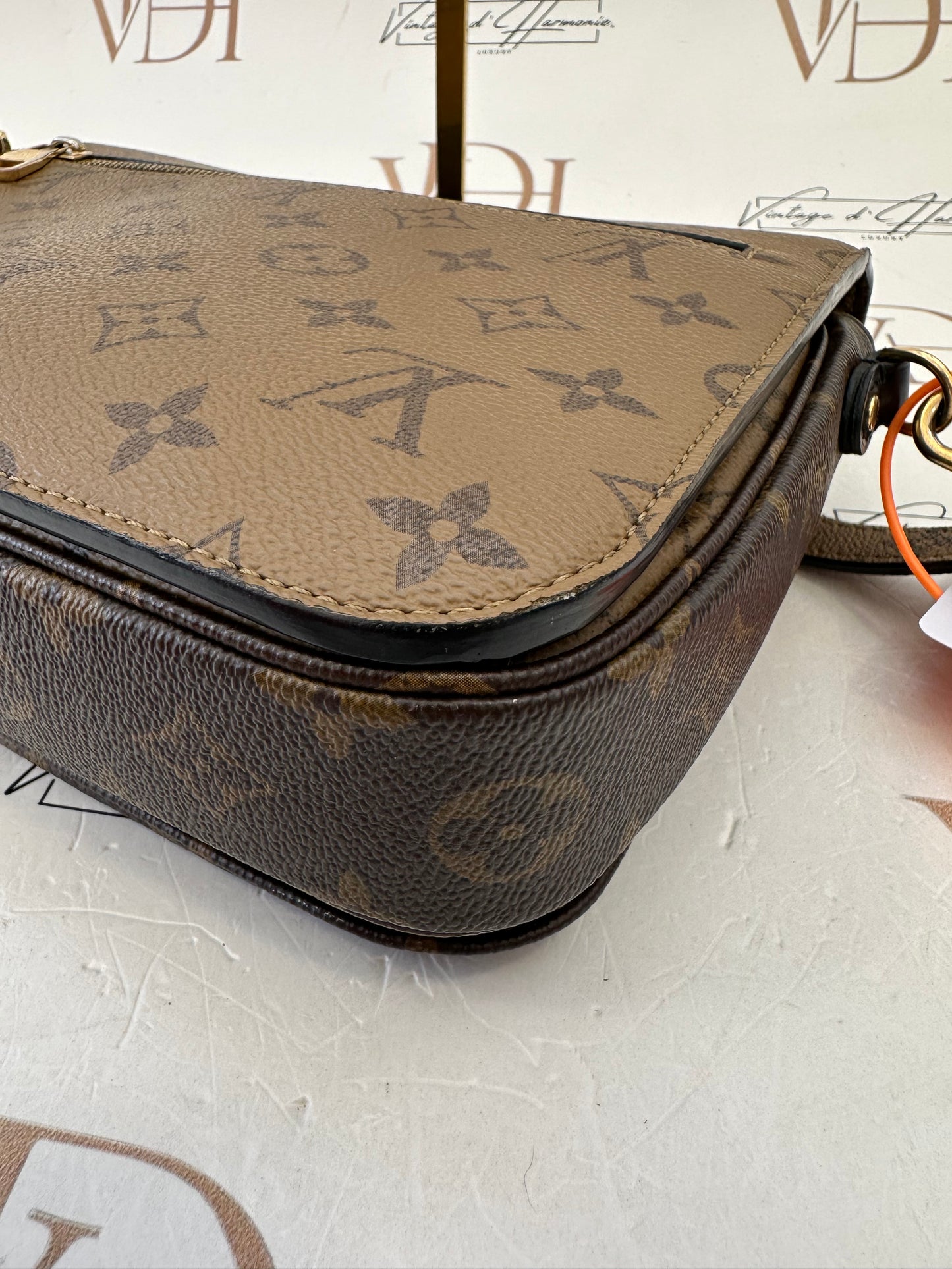 102326 - Louis Vuitton Metis Reverse