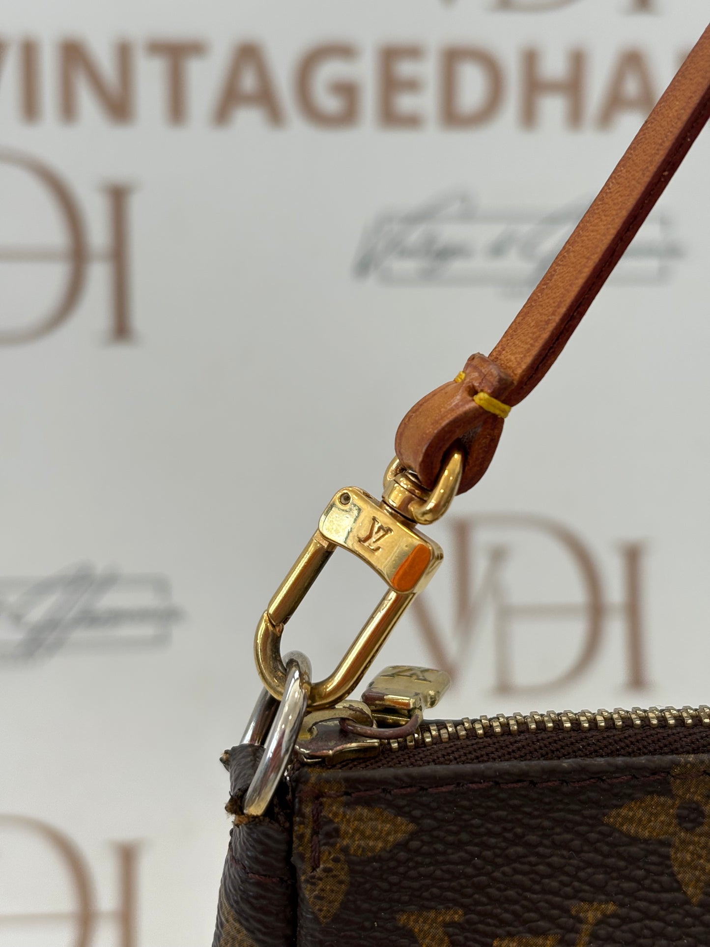 017194 - Louis Vuitton Pochette Accessoires