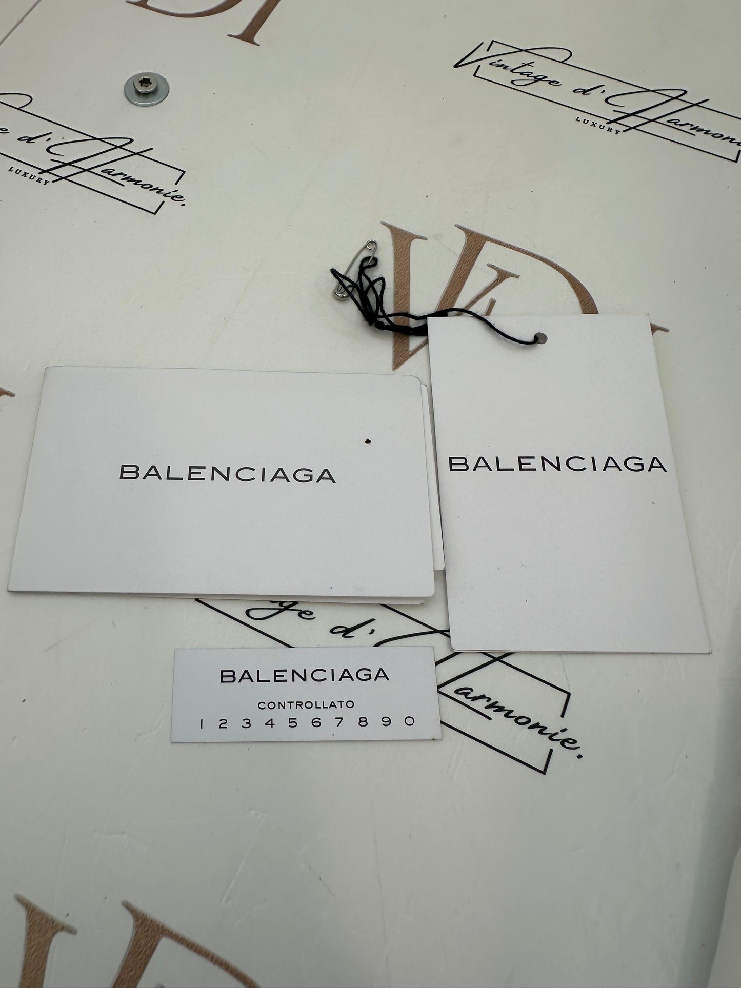 017790 - Balenciaga White Giant
