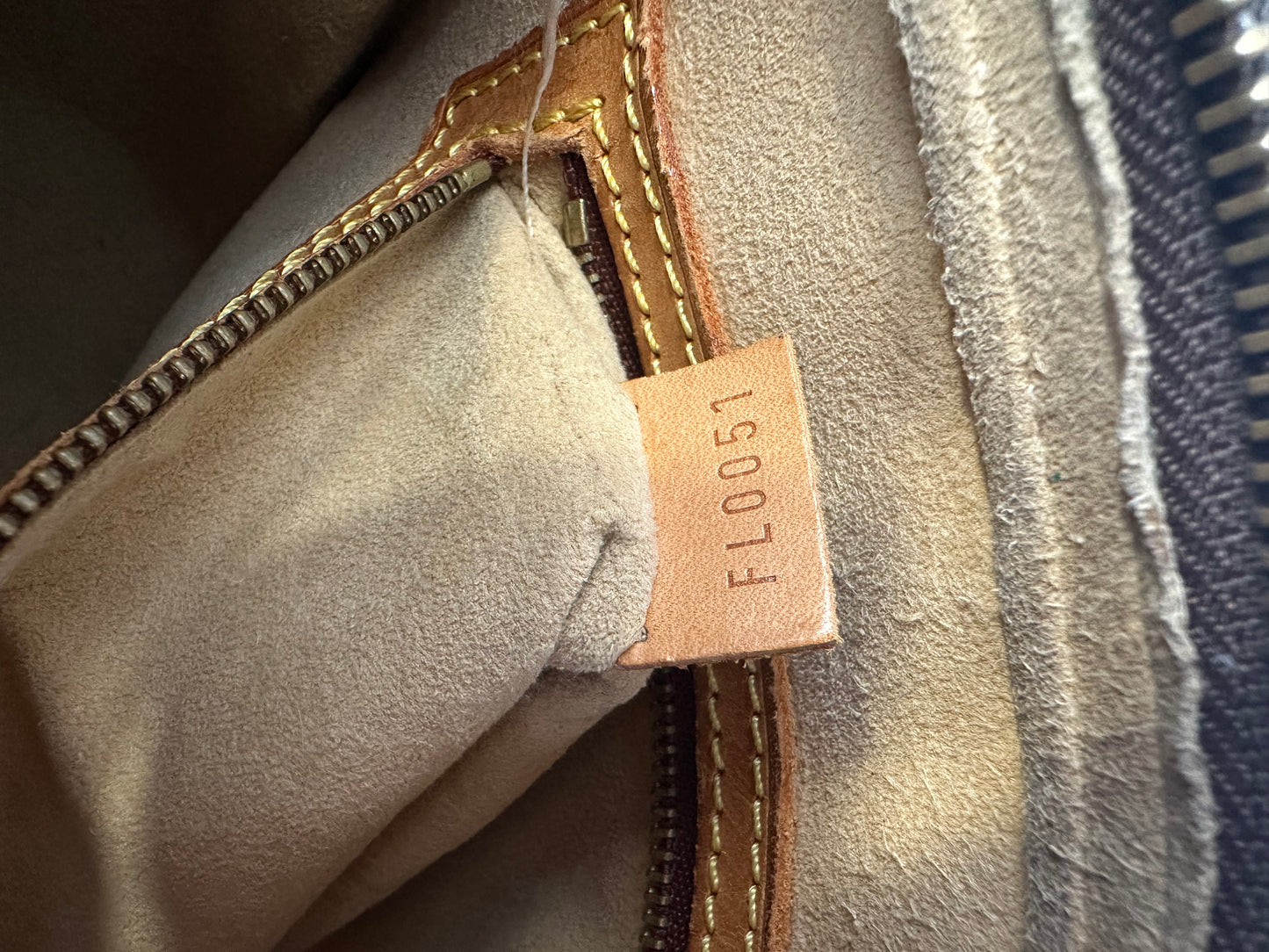 017768 - Louis Vuitton Looping MM