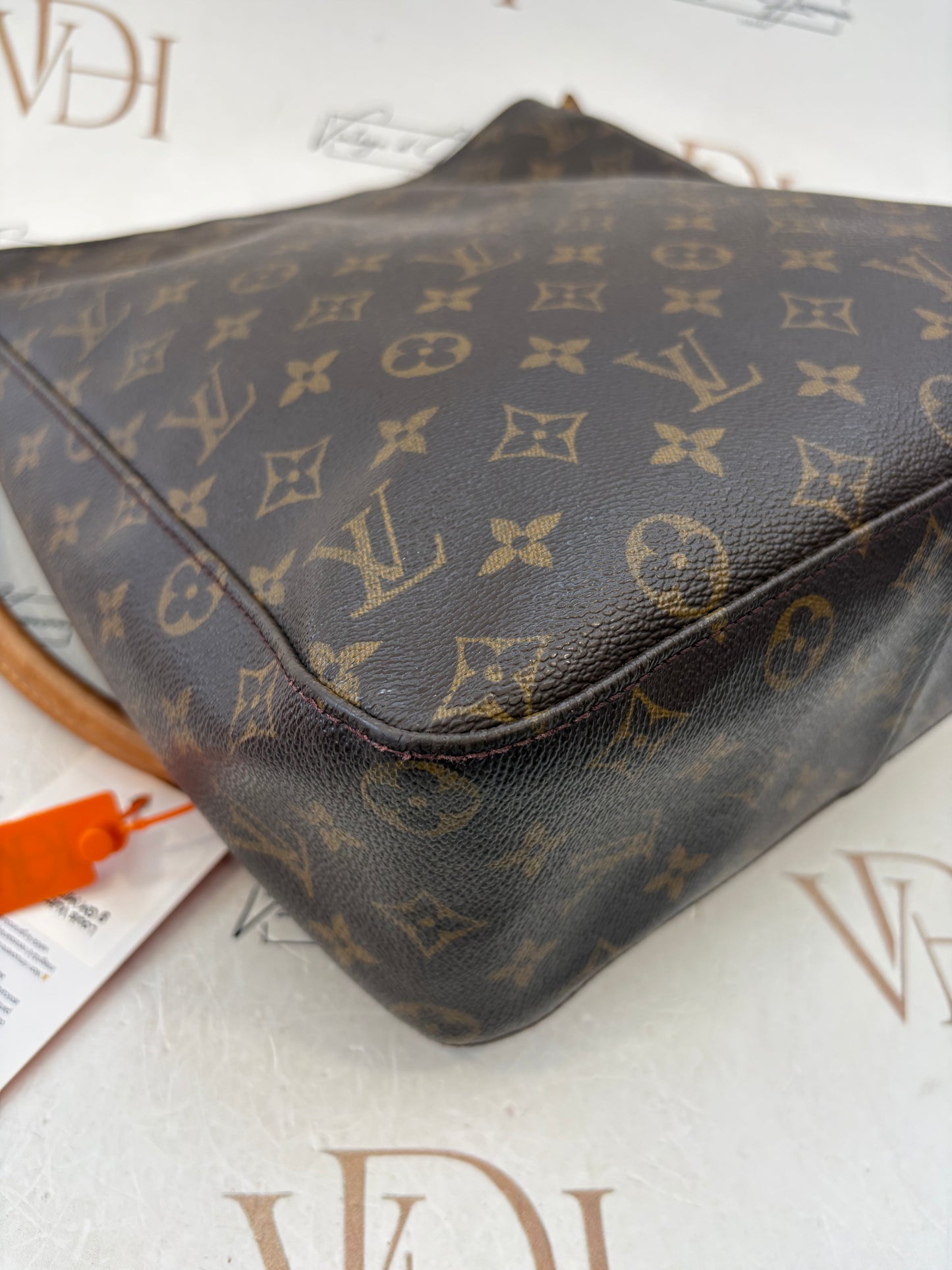 018942 - Louis Vuitton Looping GM