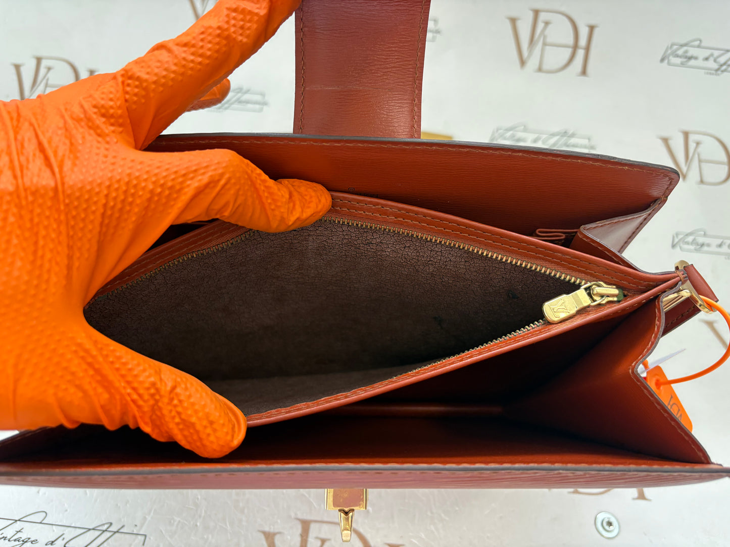 016977 - Louis Vuitton Epi Capuchin