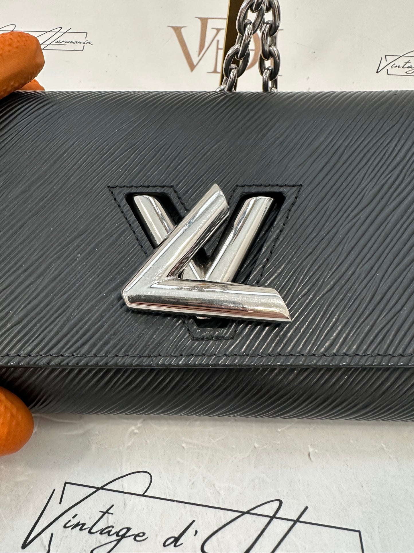 102322 - Louis Vuitton Twist