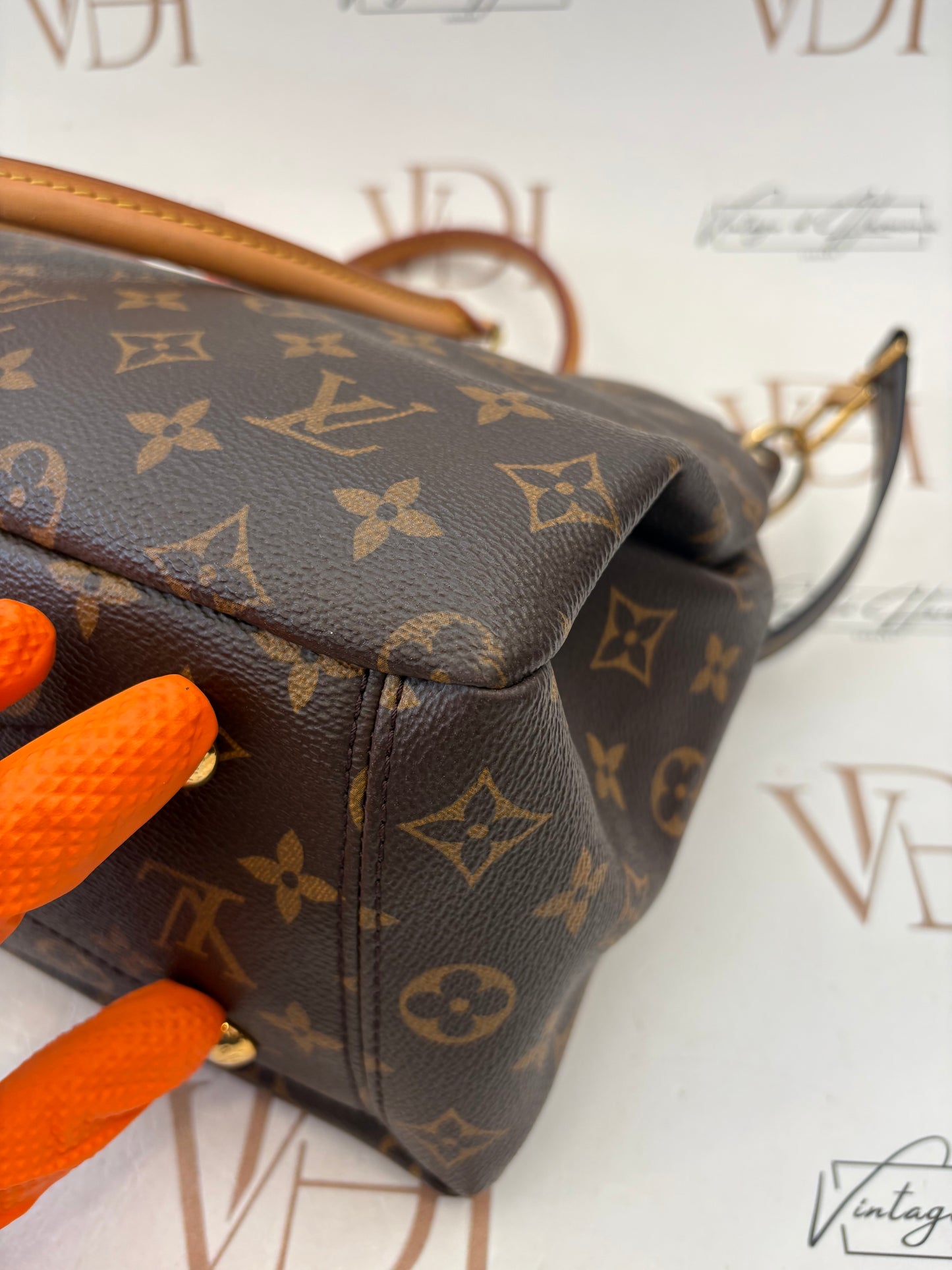 383836 - Louis Vuitton Pallas