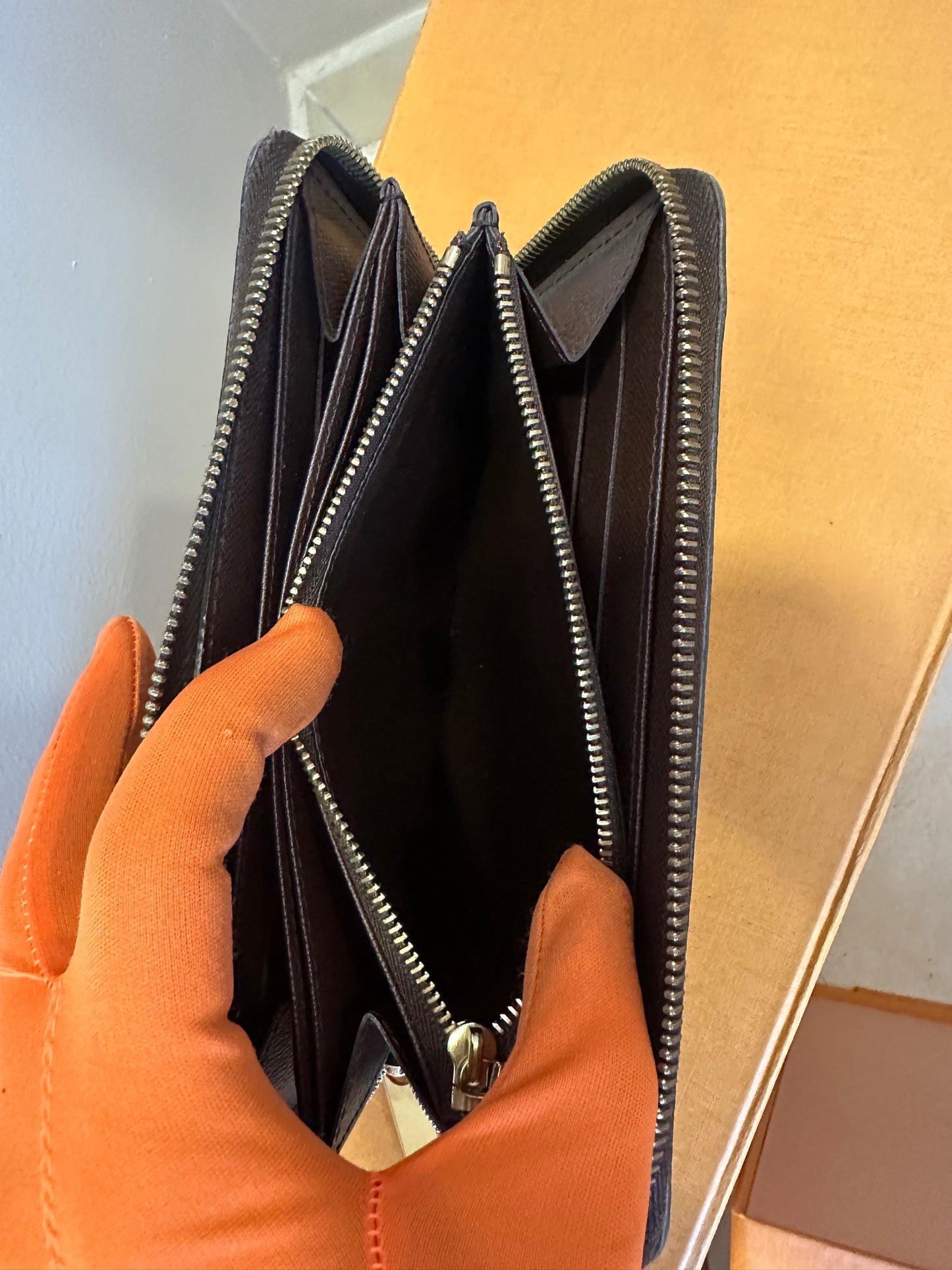 Louis Vuitton Zippy Damier Wallet
