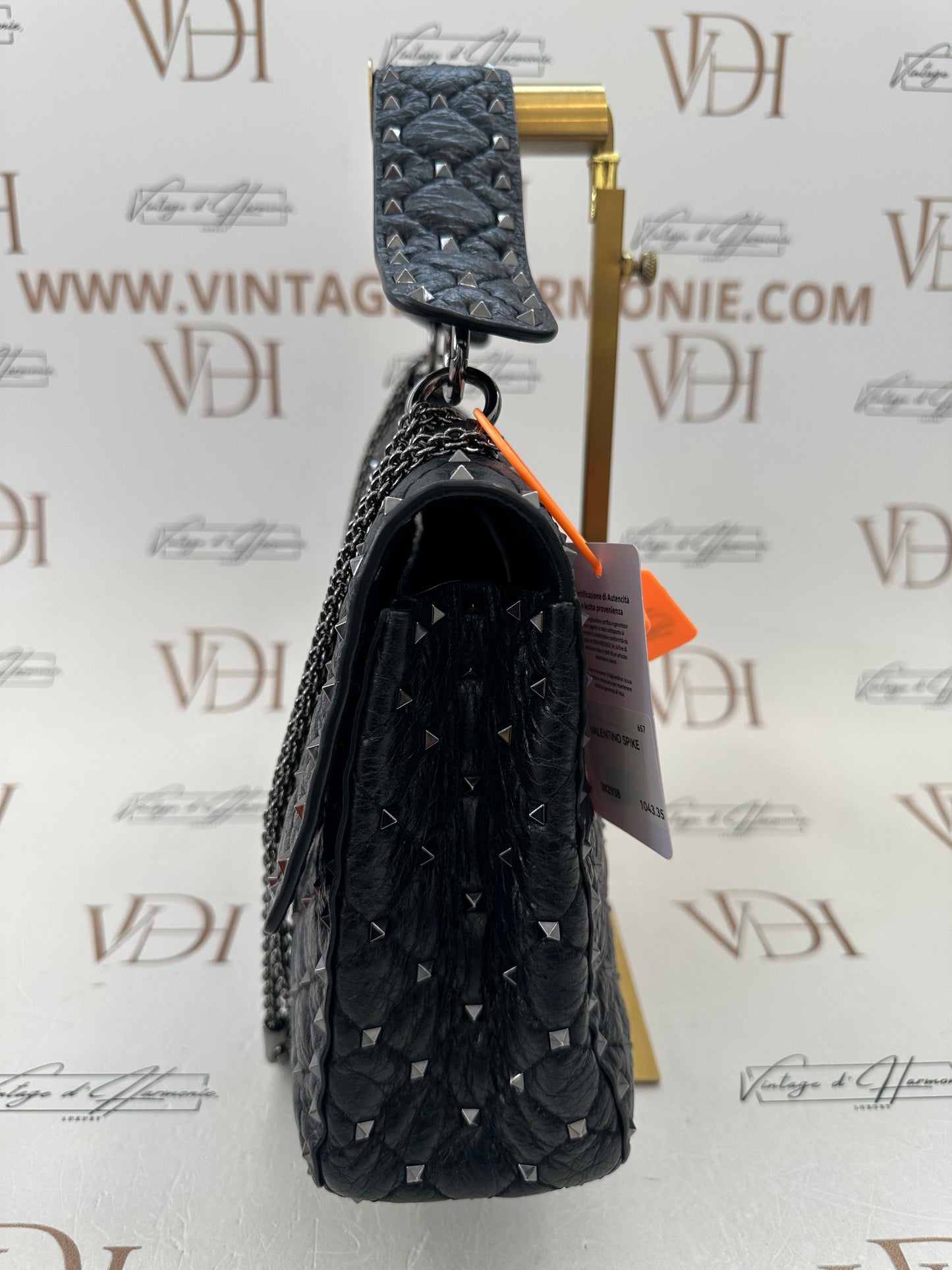 382938 - Valentino Spike
