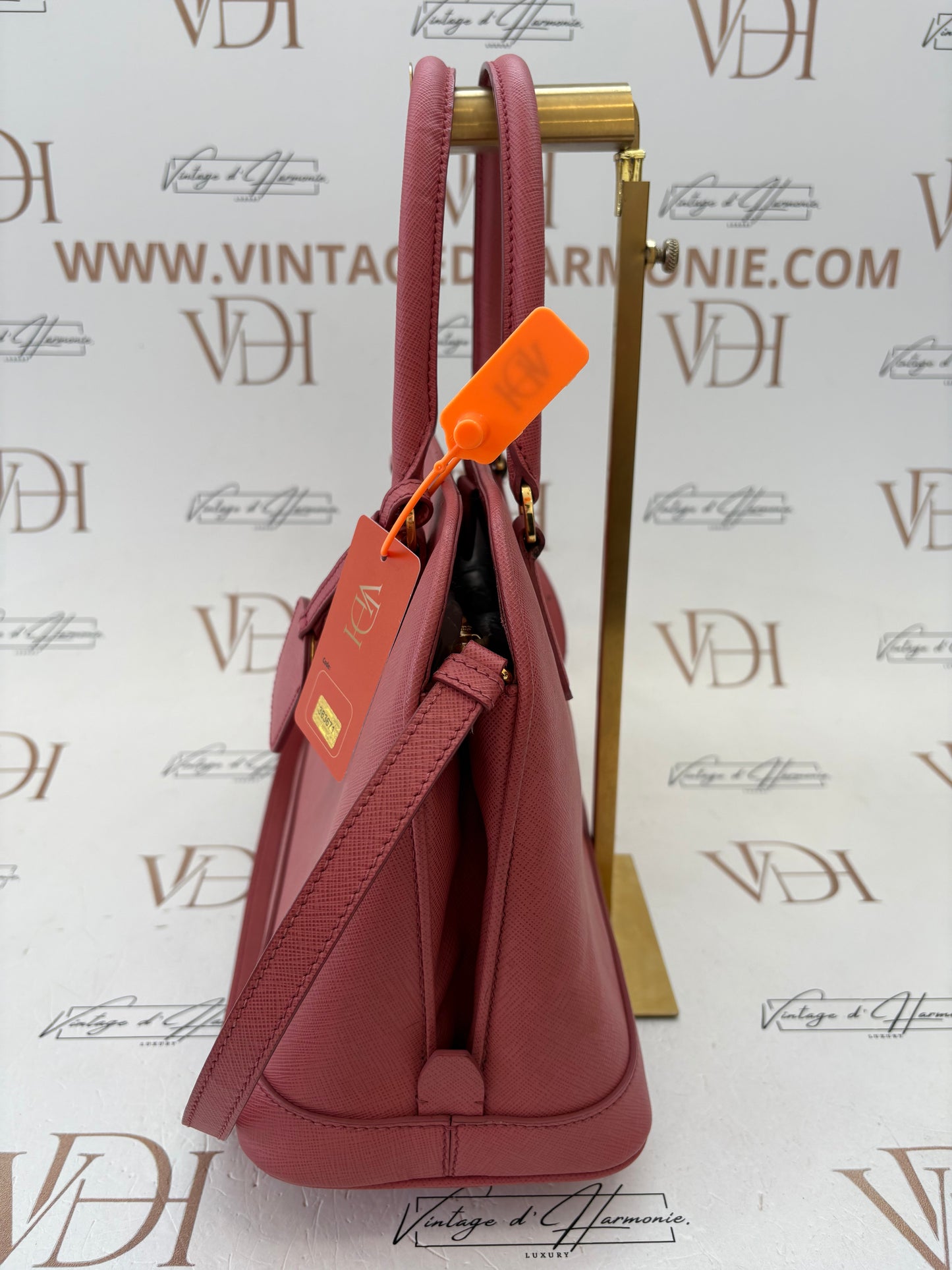 383671 - Prada Promenade