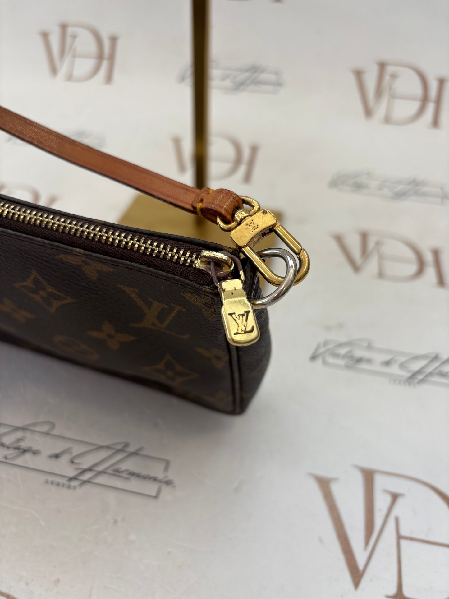 017194 - Louis Vuitton Pochette Accessoires