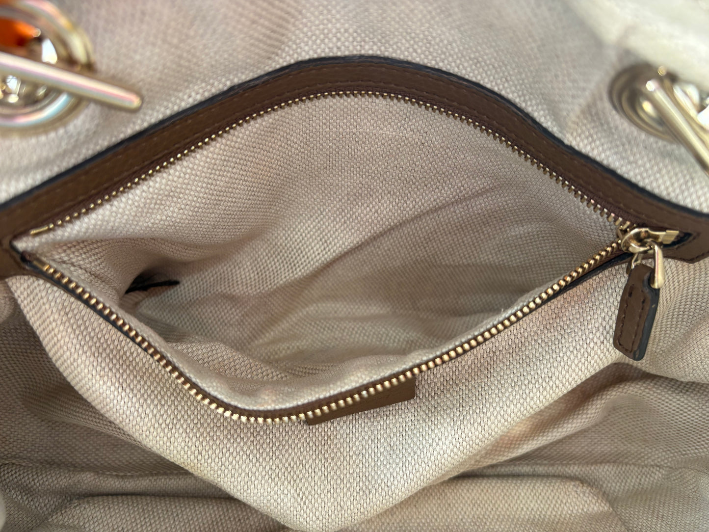 383403 - Gucci Soho