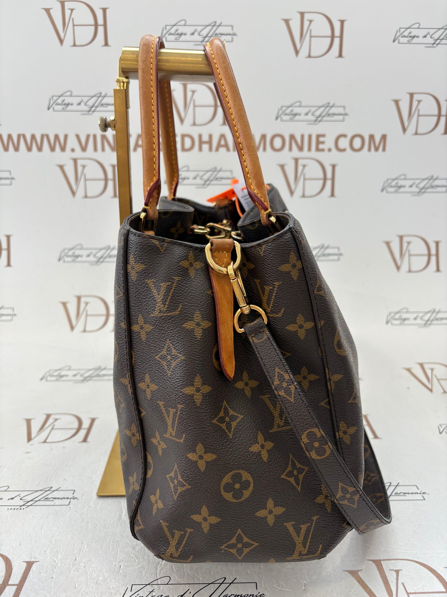 201102 - Louis Vuitton Montaigne