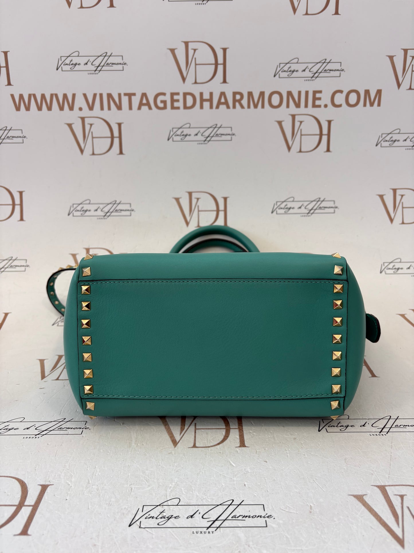 201117 - Valentino Rockstud
