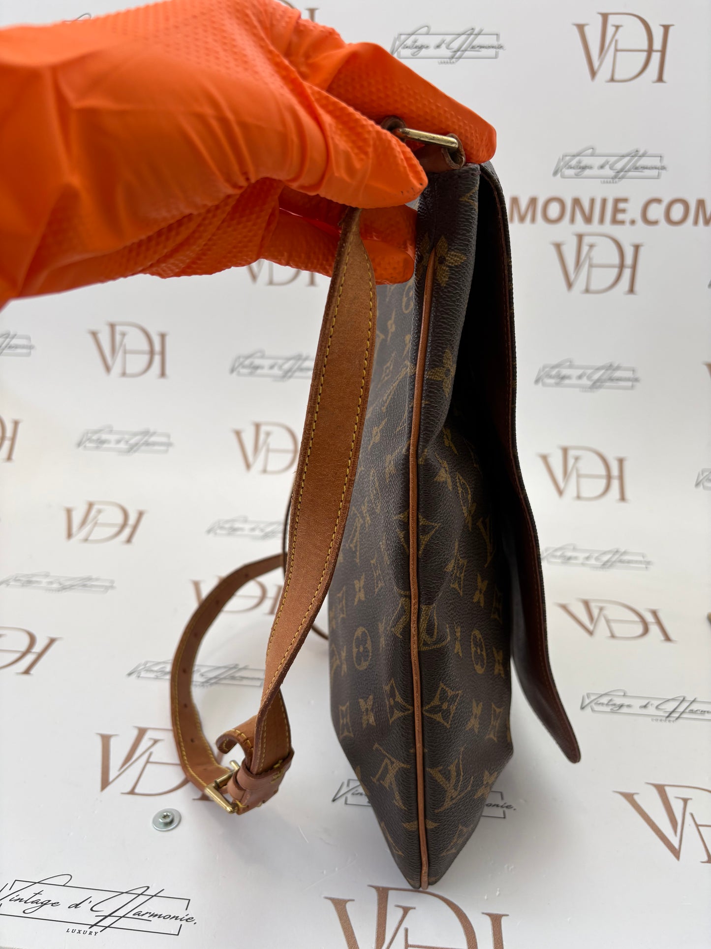 018990 - Louis Vuitton Musette