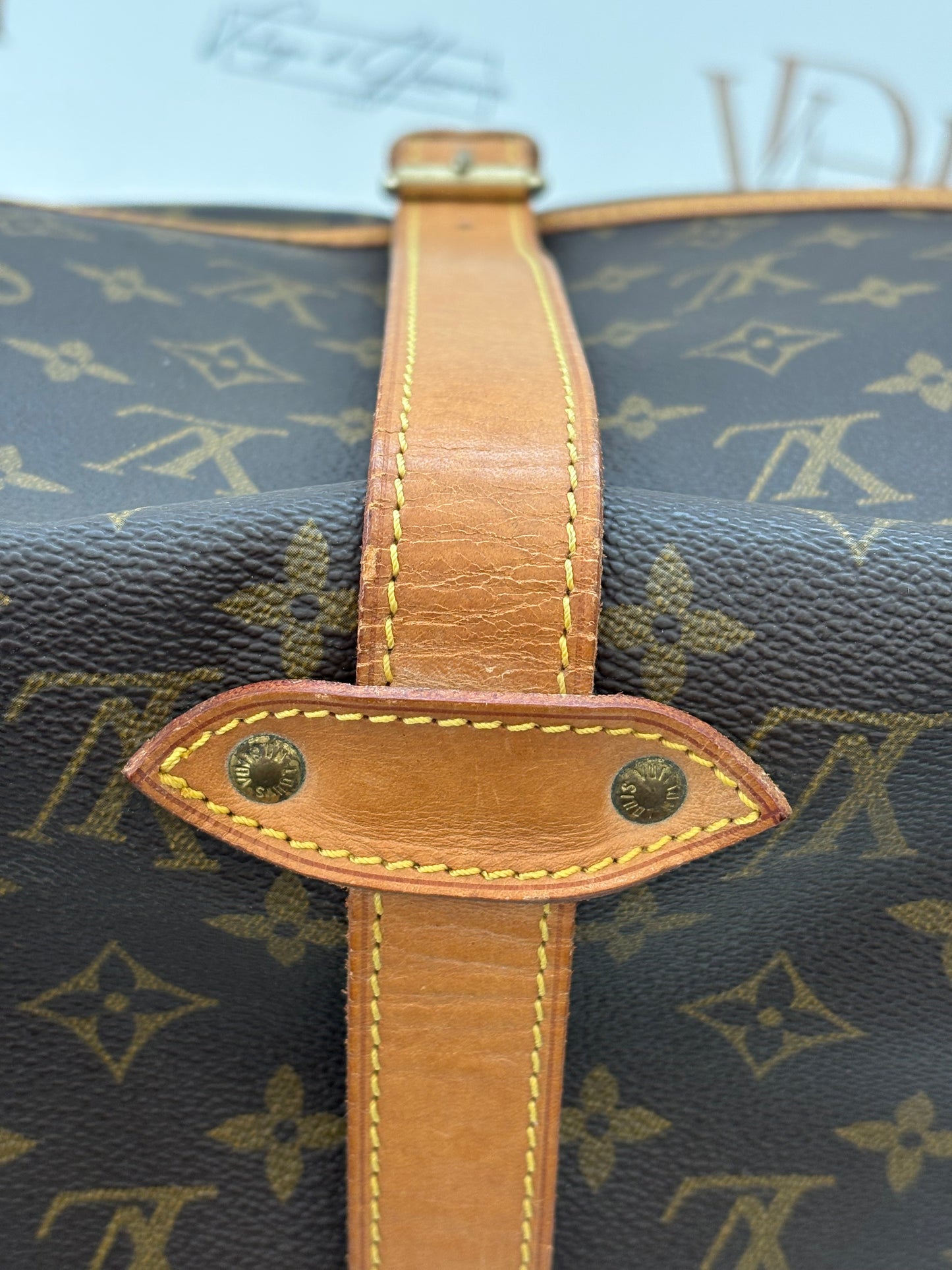 019002 - Louis Vuitton Saumur 35