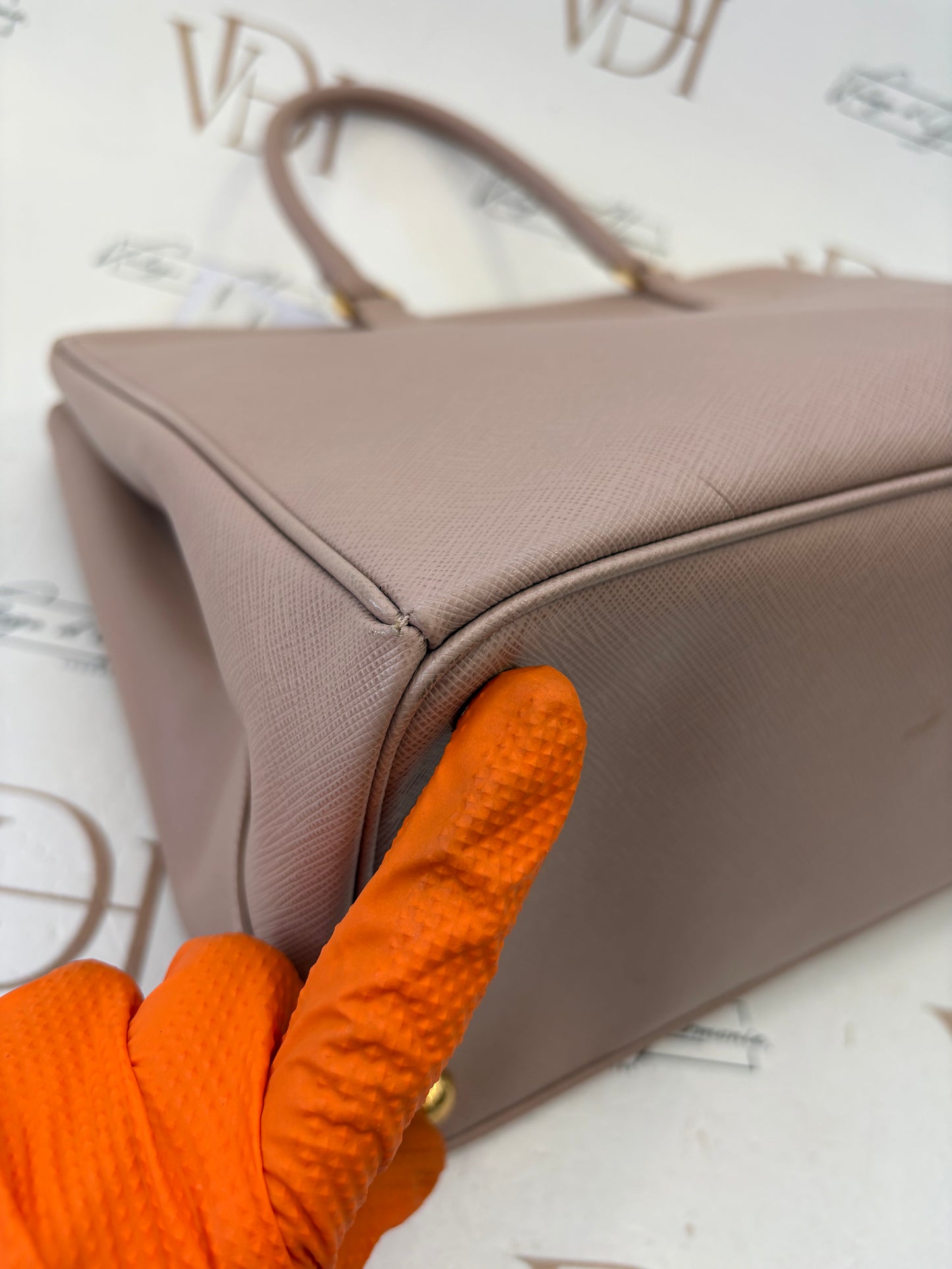 383694 - Prada Galleria