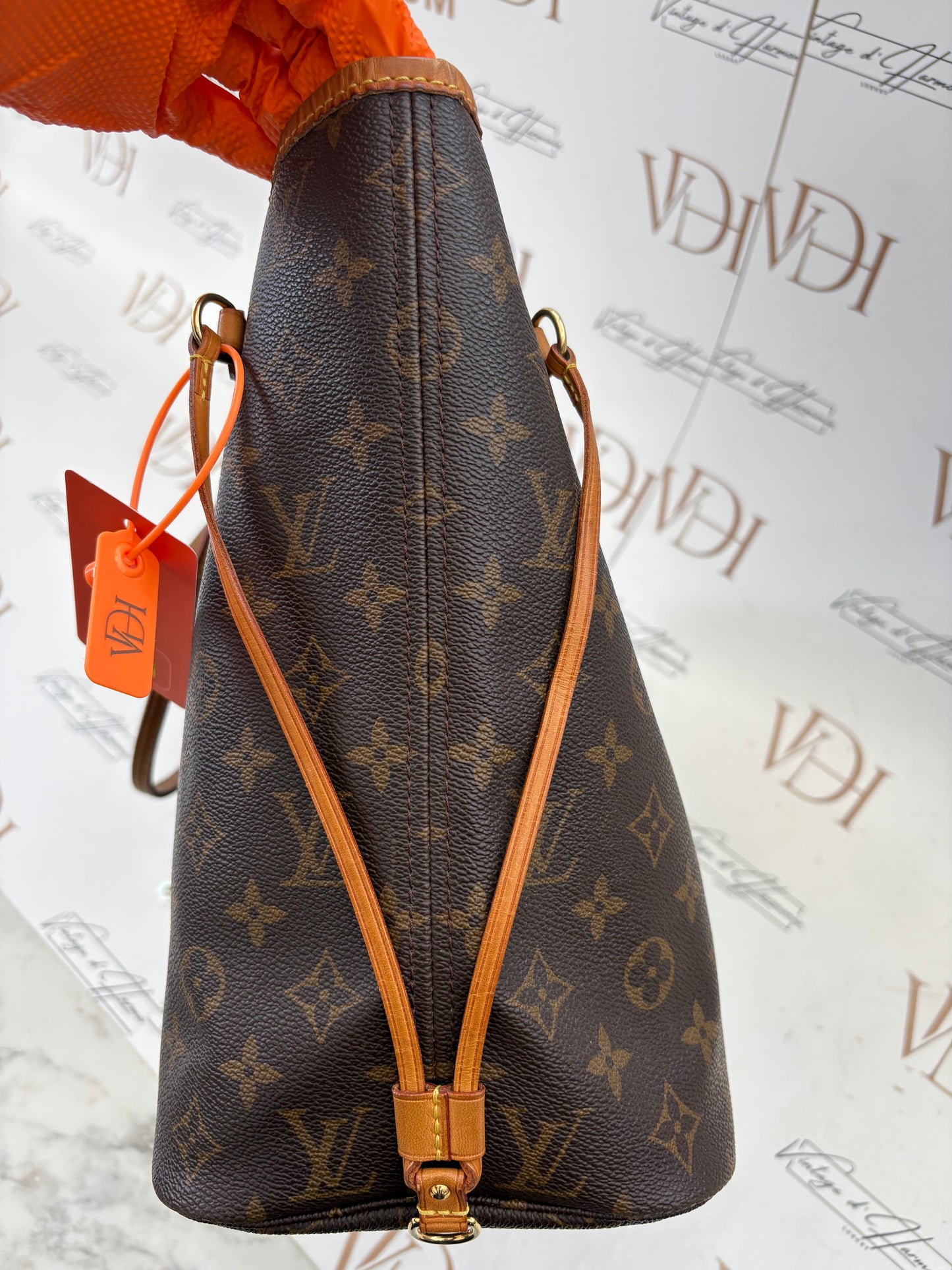 383924- Louis Vuitton Neverfull